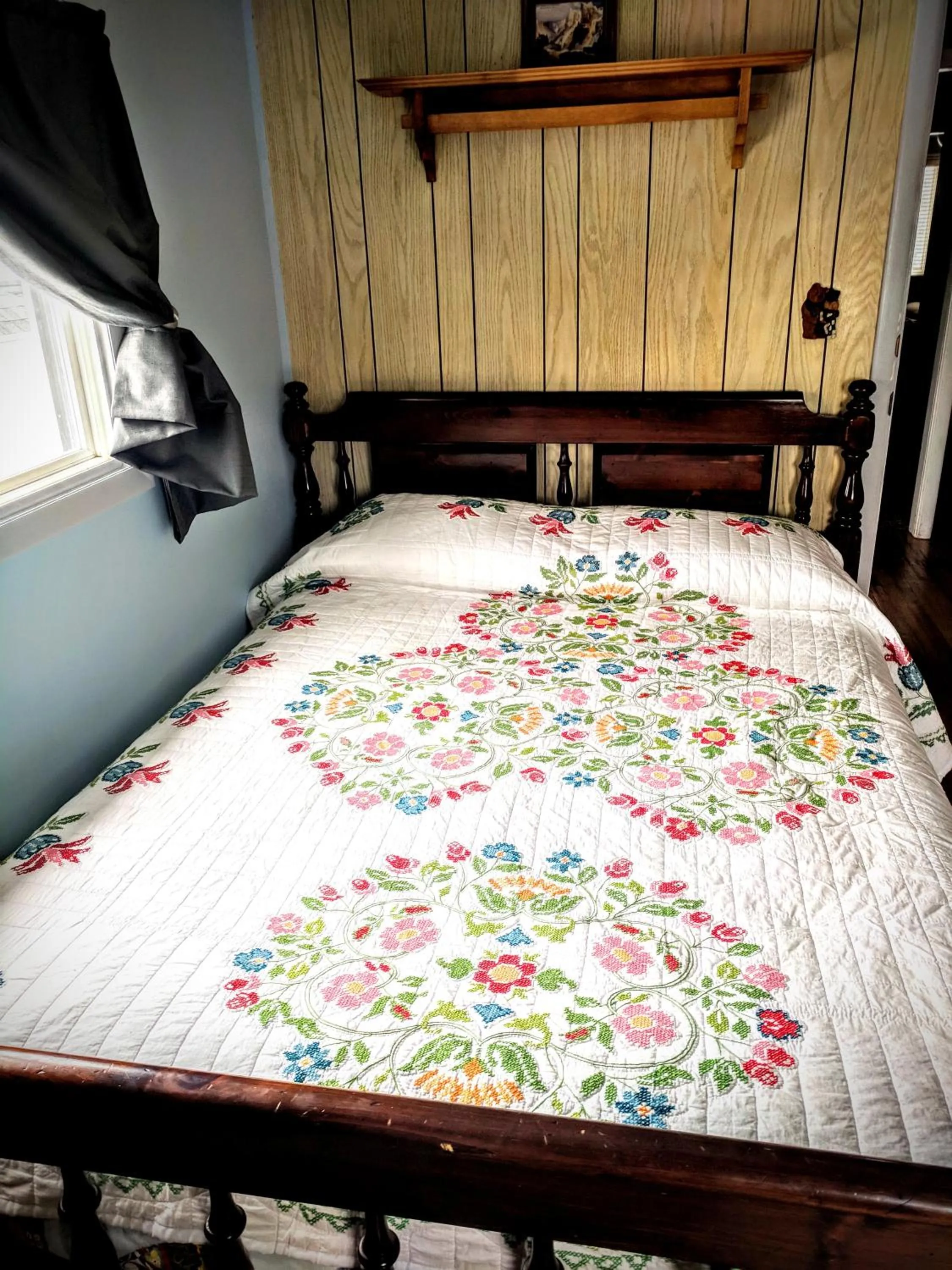 Bed in Three Bears Inn