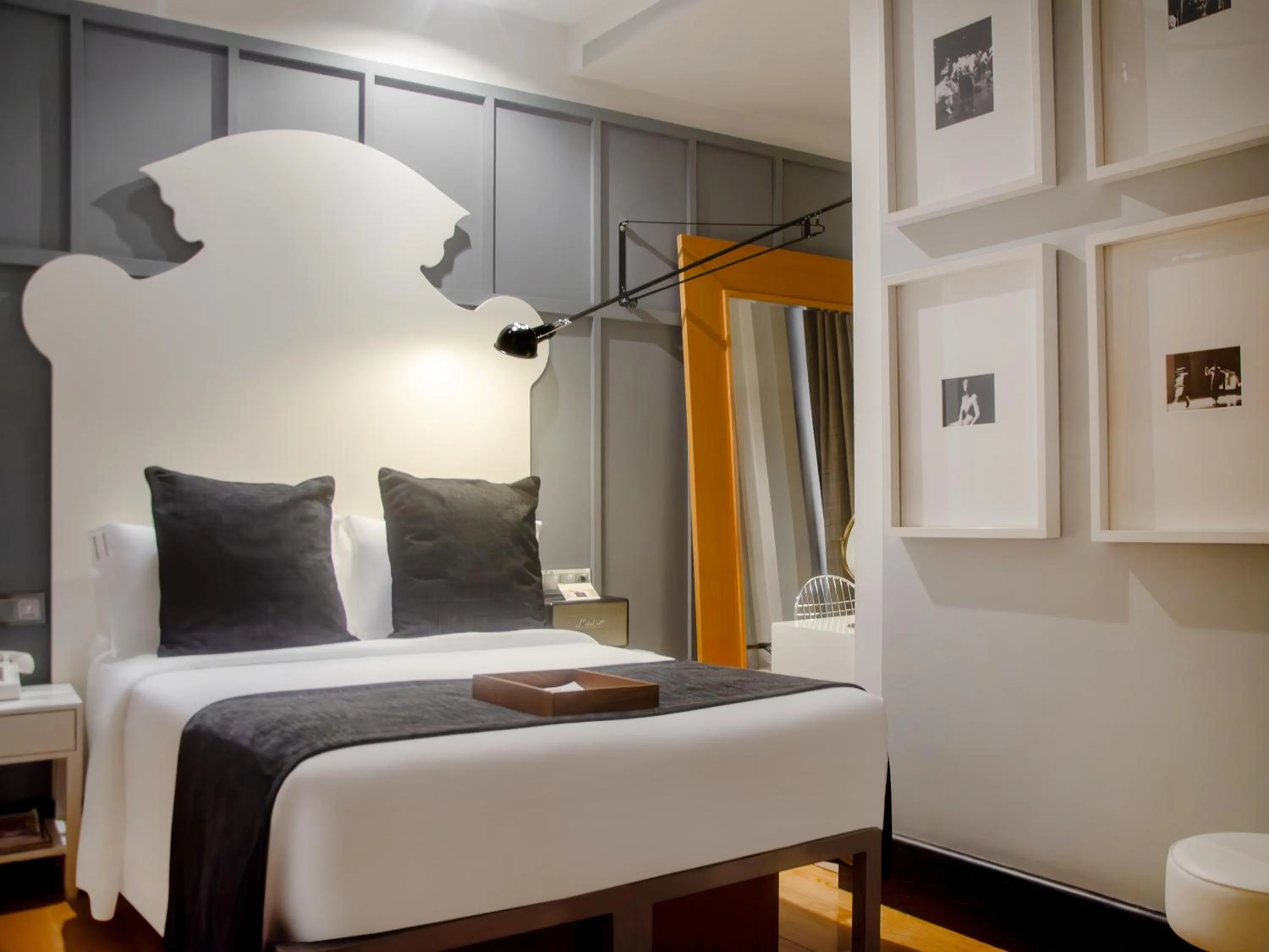 Bedroom, Bed in Browns Downtown Hotel