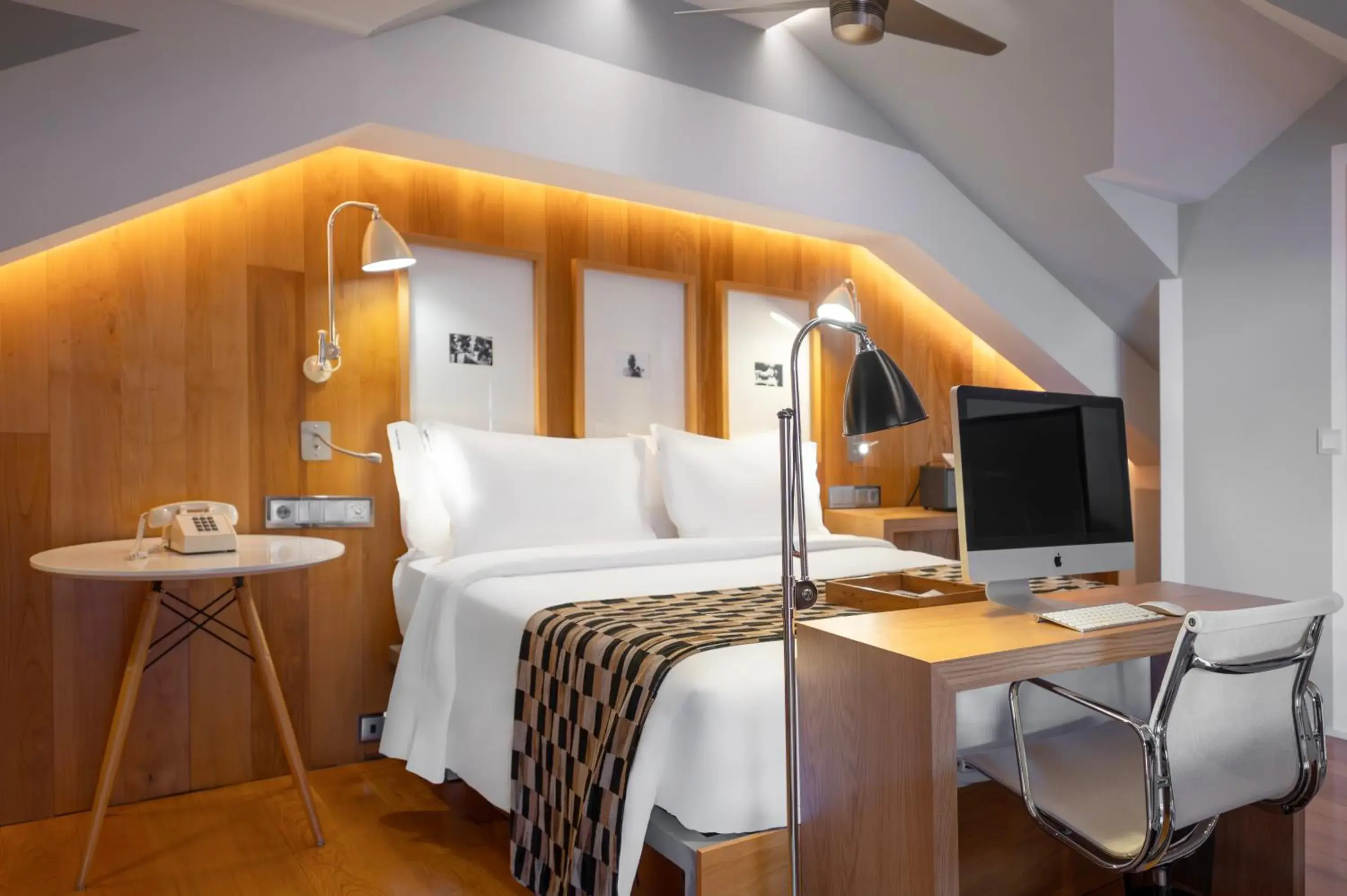 Suite with Castle View in Browns Downtown Hotel Suite with Castle View in Browns Downtown Hotel