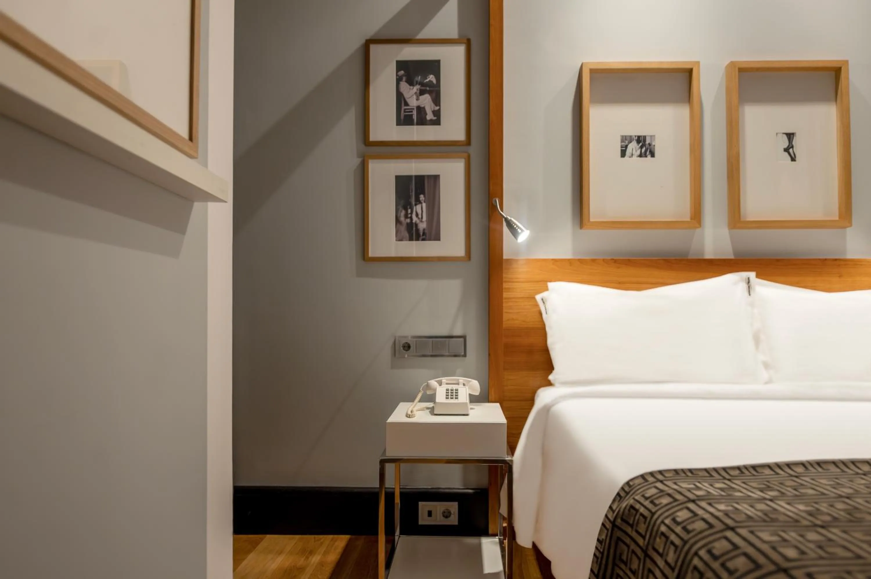 Bedroom, Bed in Browns Downtown Hotel