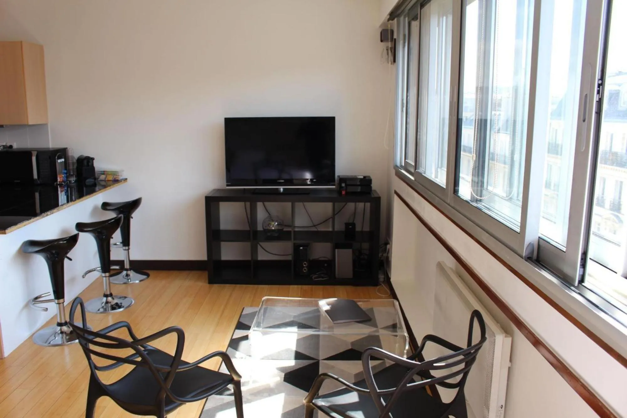 Living room in Short Stay Paris Apartments