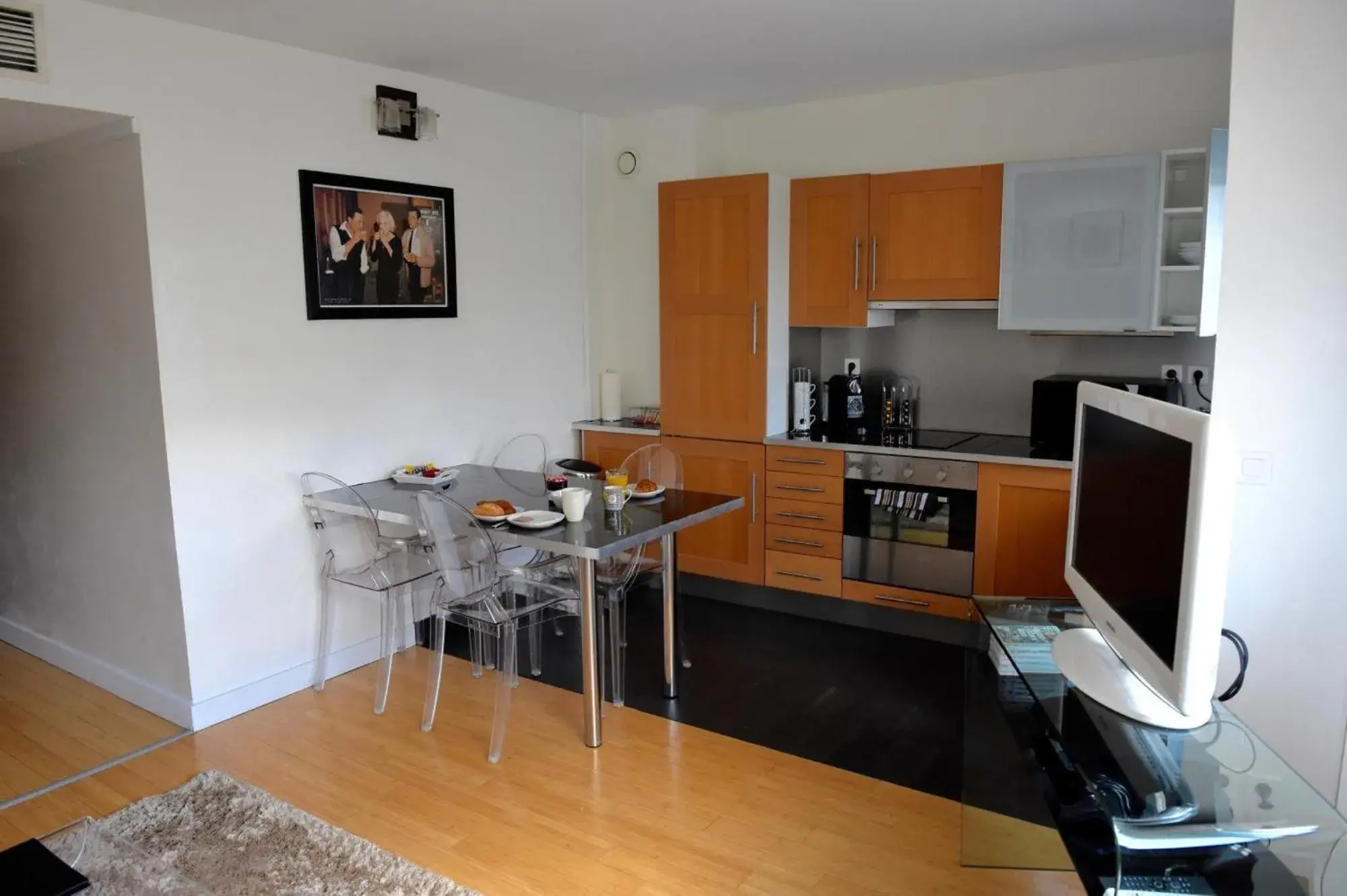 Kitchen or kitchenette in Short Stay Paris Apartments Kitchen or kitchenette in Short Stay Paris Apartments