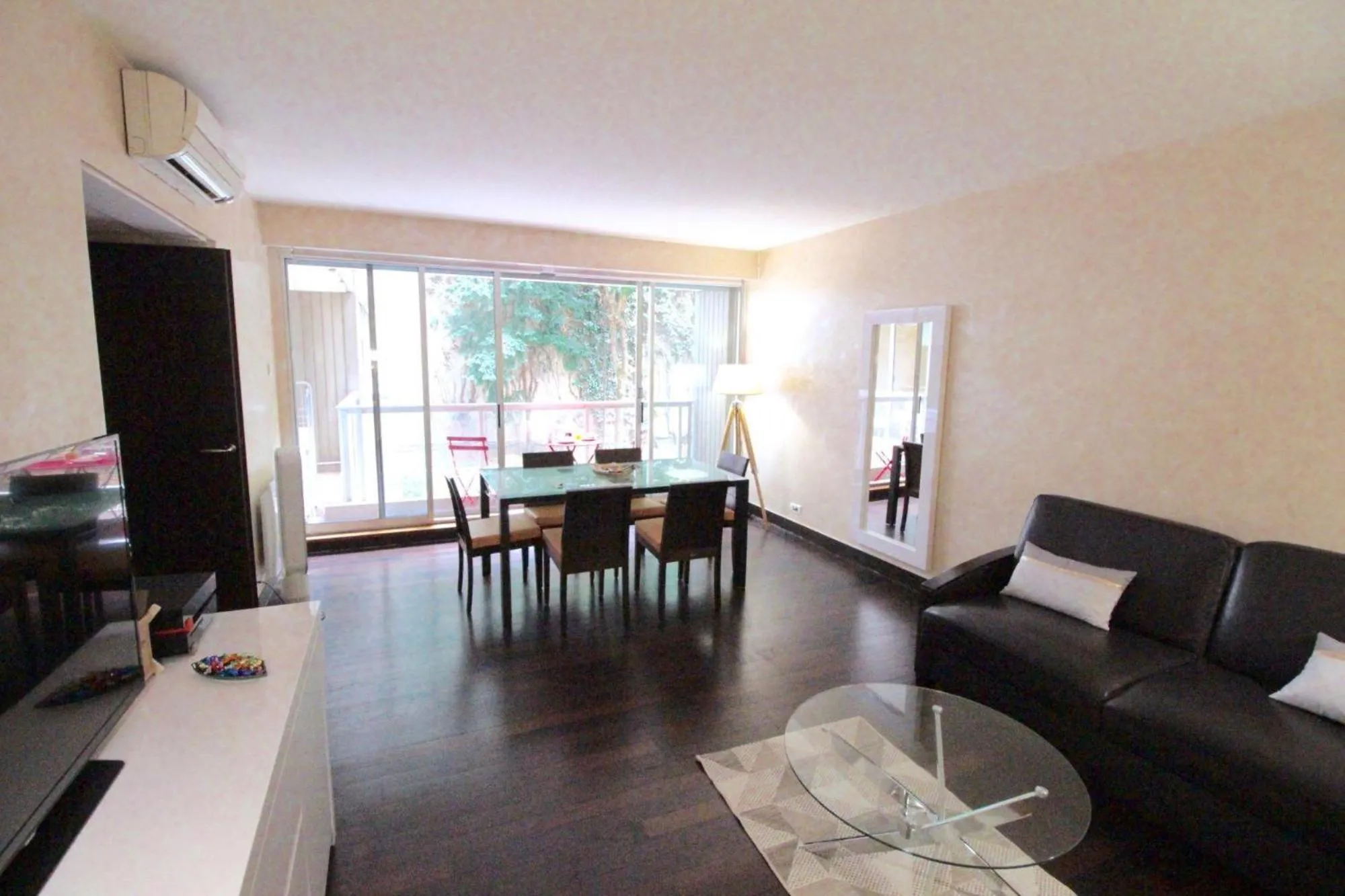 Living room in Short Stay Paris Apartments