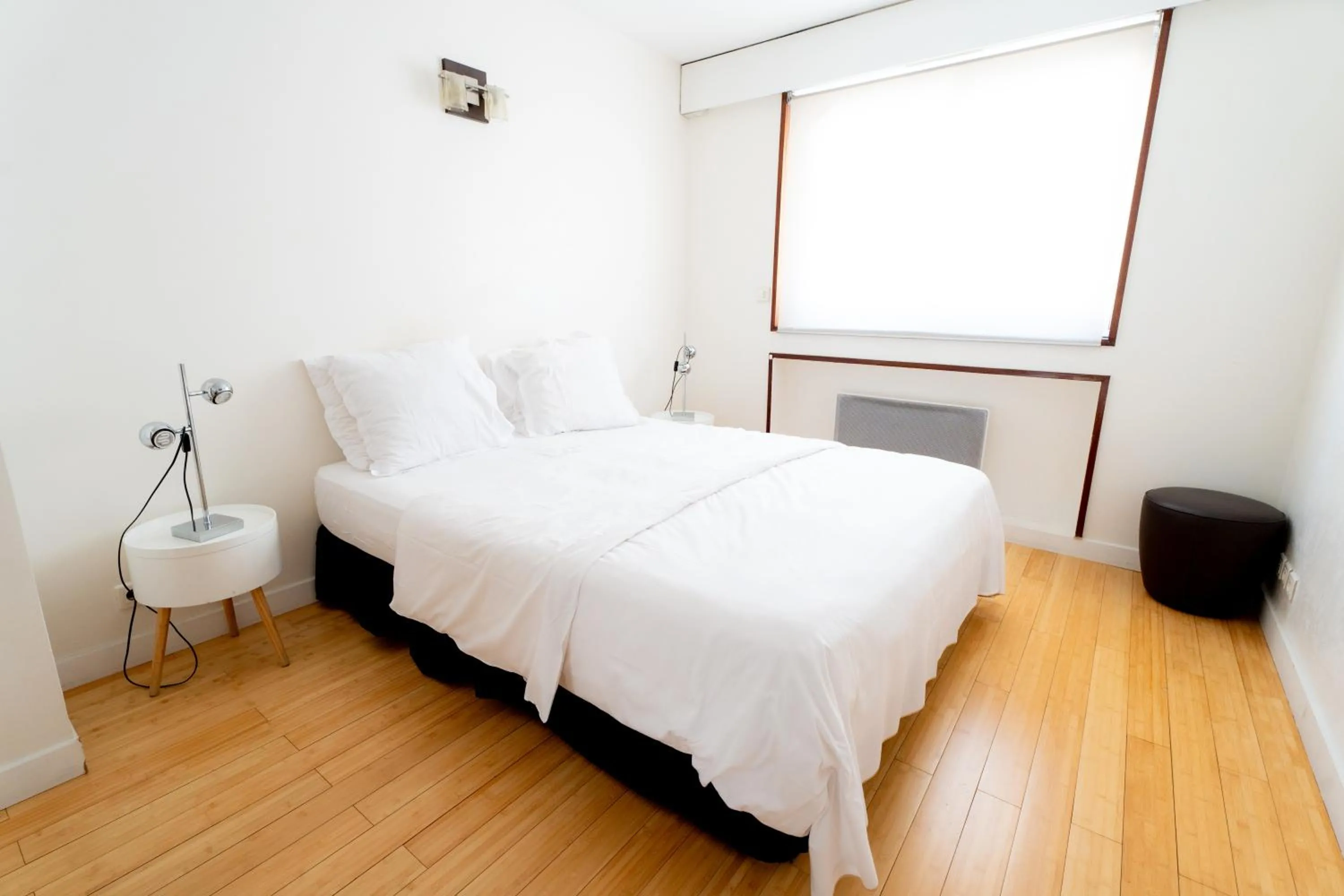 Bed in Short Stay Paris Apartments