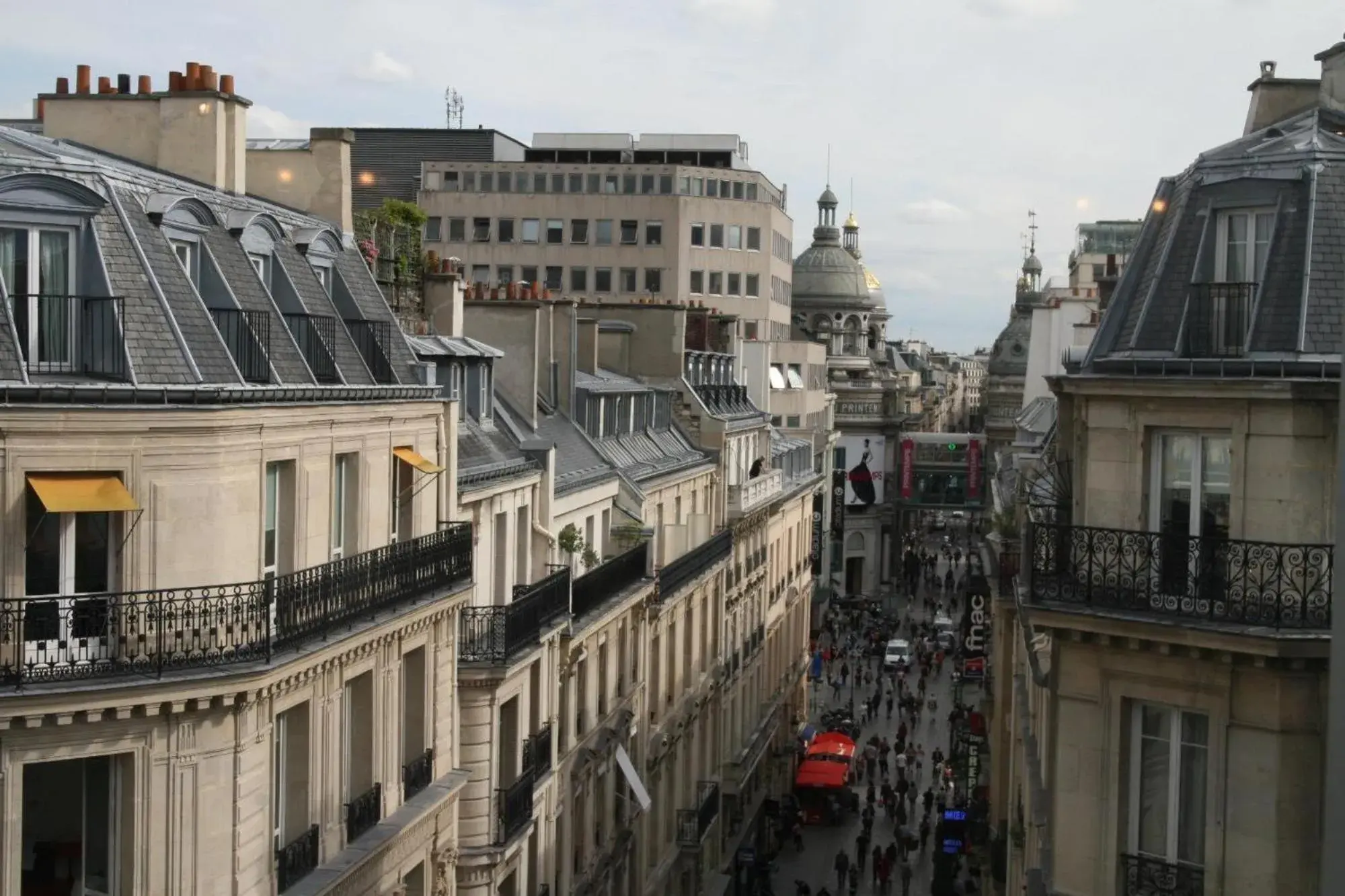 Property building in Short Stay Paris Apartments Property building in Short Stay Paris Apartments