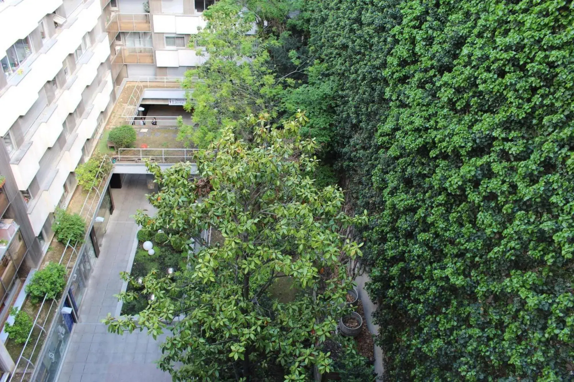 Property building in Short Stay Paris Apartments Property building in Short Stay Paris Apartments