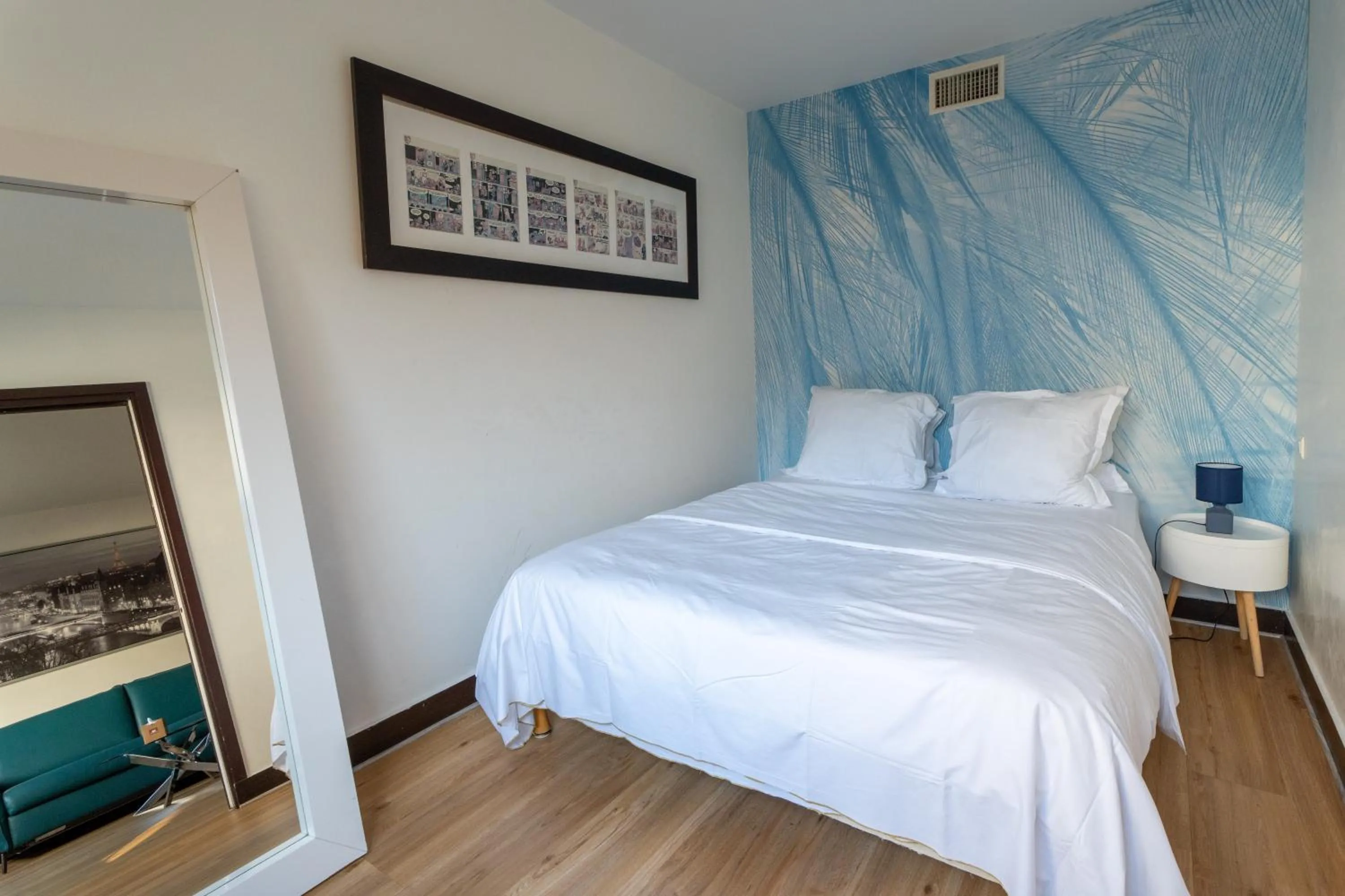 Bed in Short Stay Paris Apartments