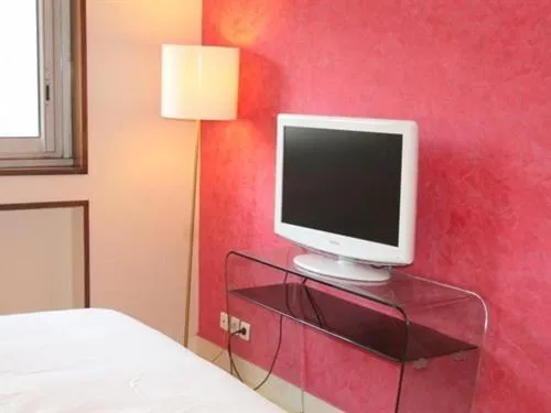 Bedroom, Bed in Short Stay Paris Apartments