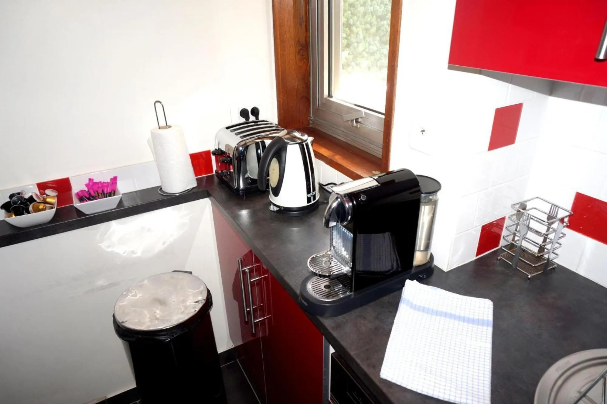 Kitchen or kitchenette in Short Stay Paris Apartments