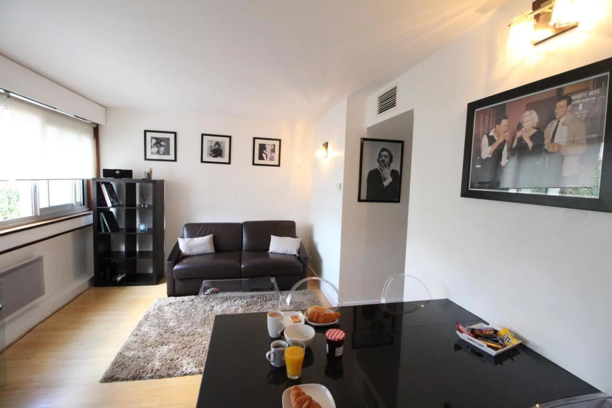 Kitchen or kitchenette in Short Stay Paris Apartments