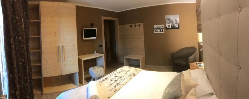 Bed in Arnica Mountain Hotel