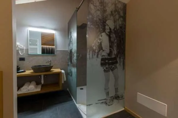 Arnica Mountain Hotel