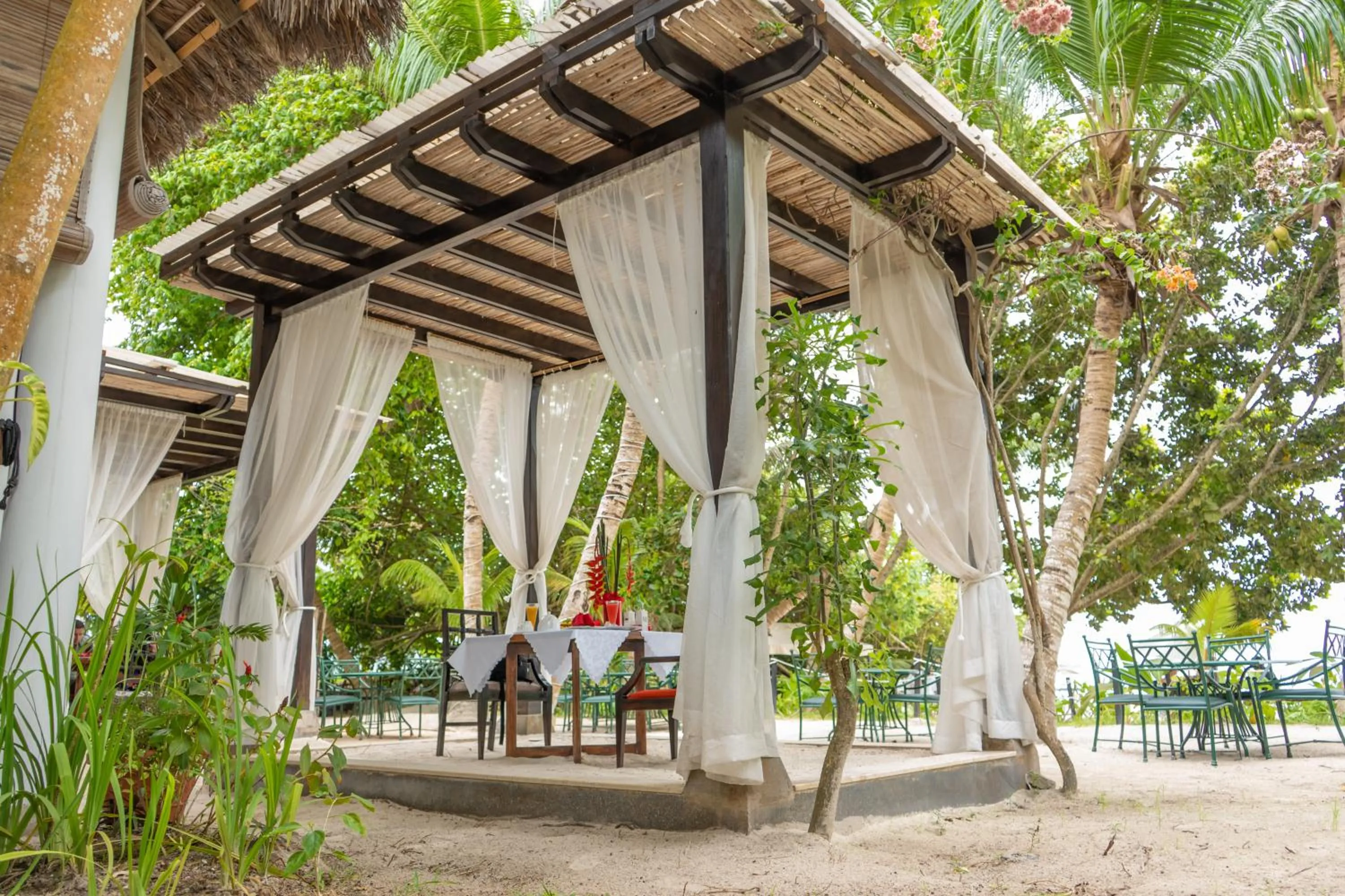 Restaurant/places to eat in Village du Pecheur