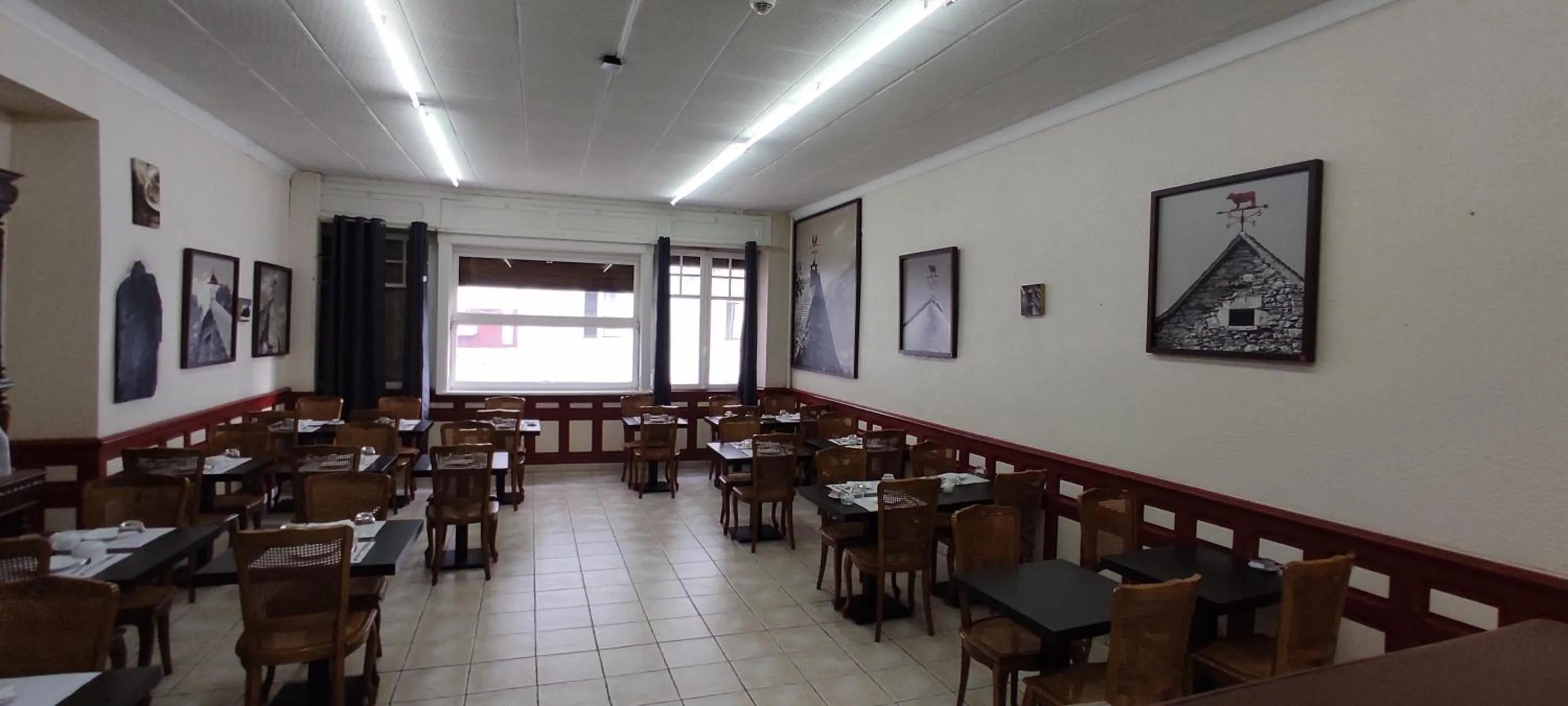 Restaurant/places to eat in Hotel Luxembourg