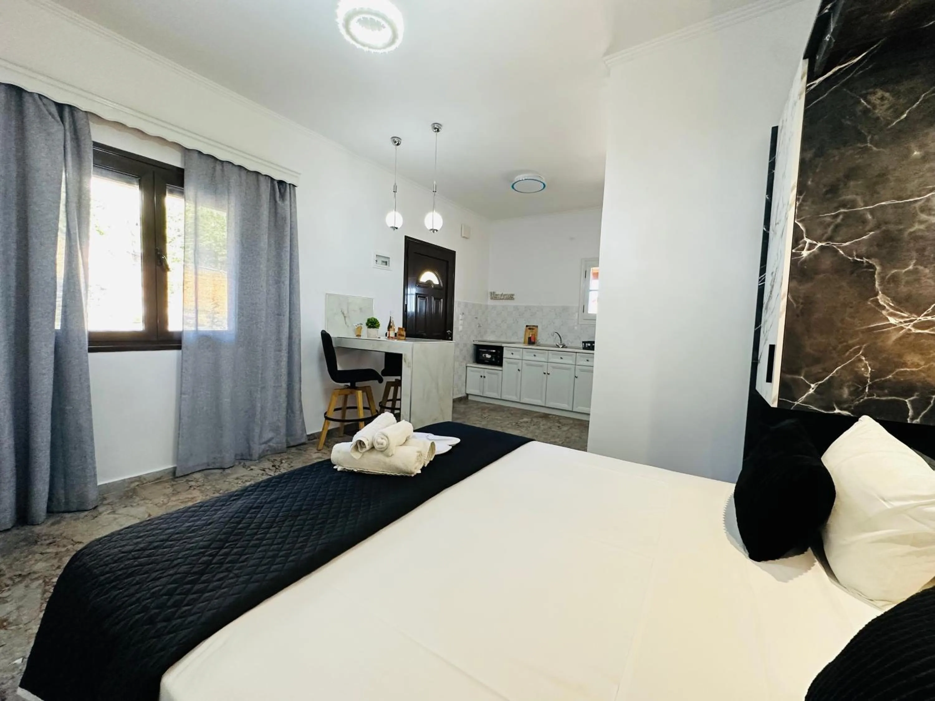 Photo of the whole room, Bed in Nikos Apartments Corfu