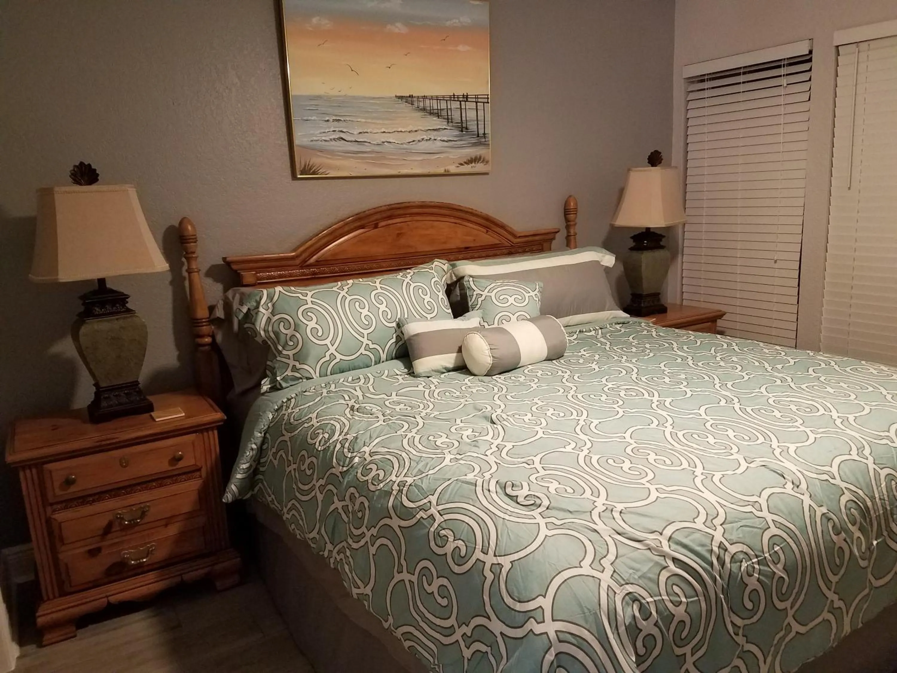 Bed in 2BR/1BA Sienna Park Apartment