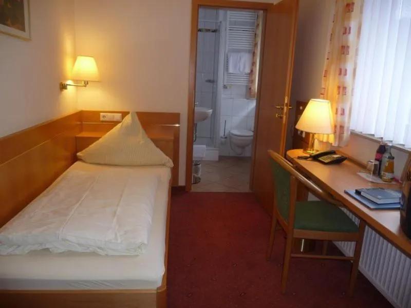 Photo of the whole room, Bed in Zum Waldhorn