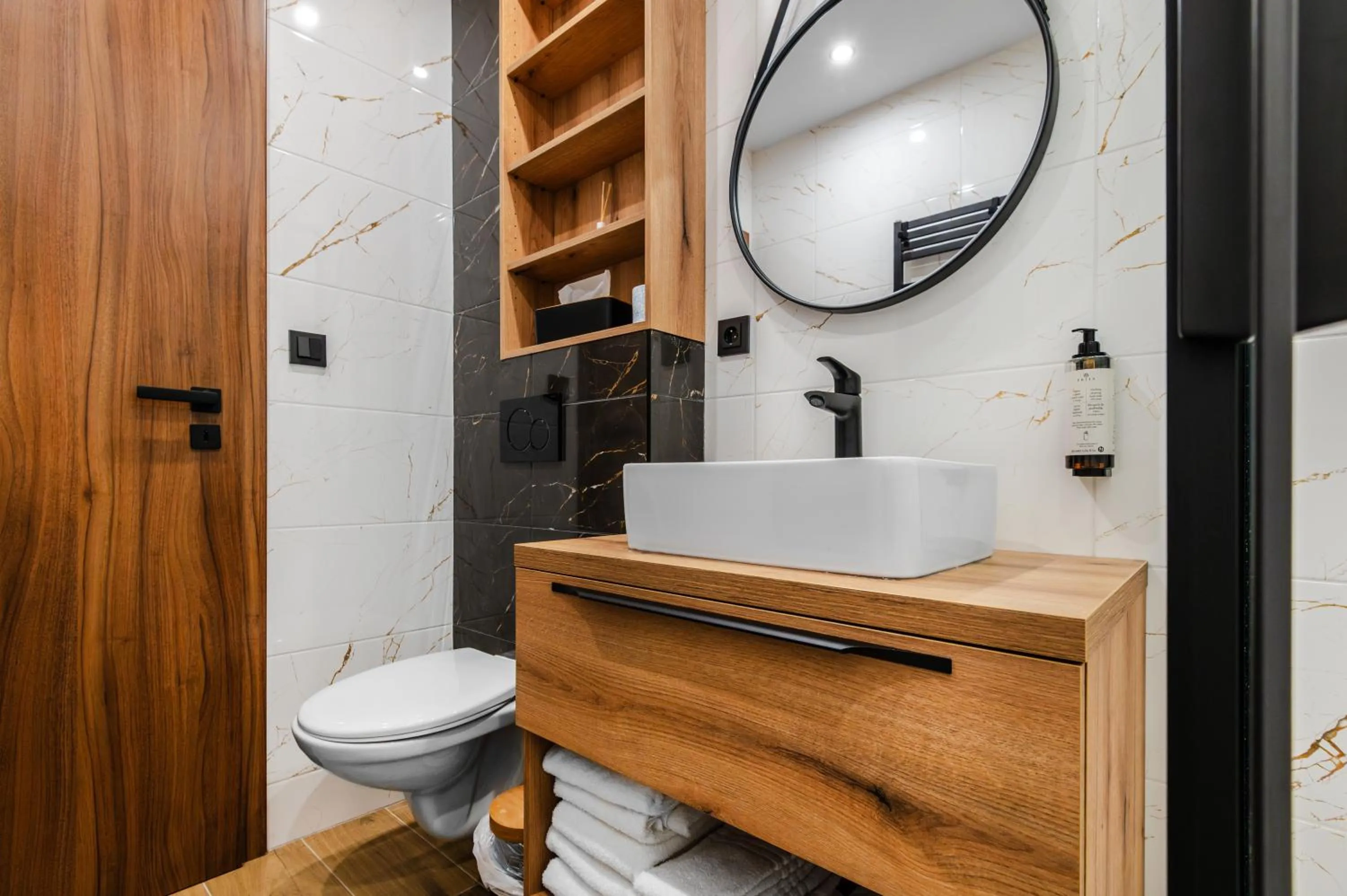 No 28 Rooms & Apartments