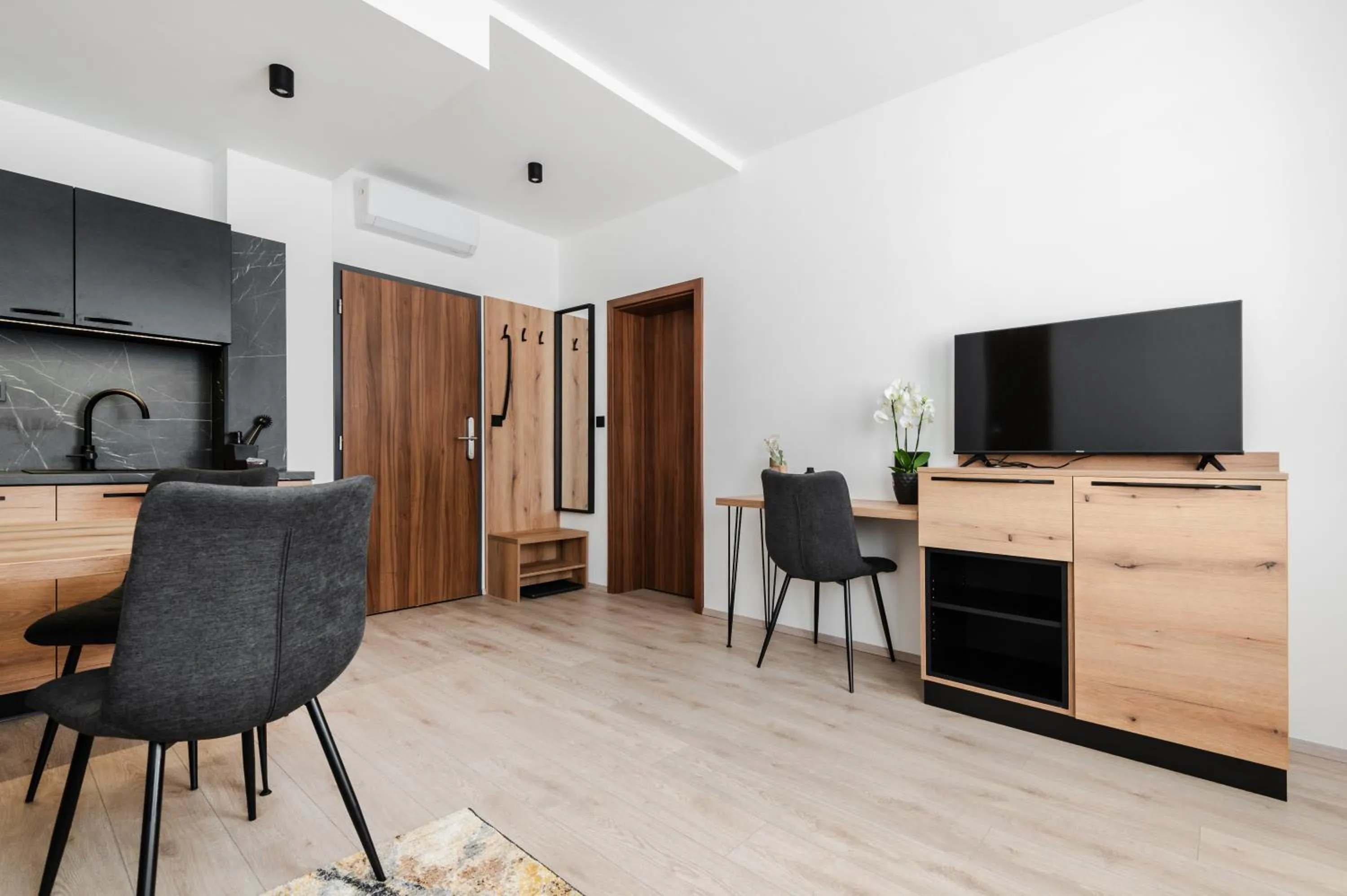 No 28 Rooms & Apartments