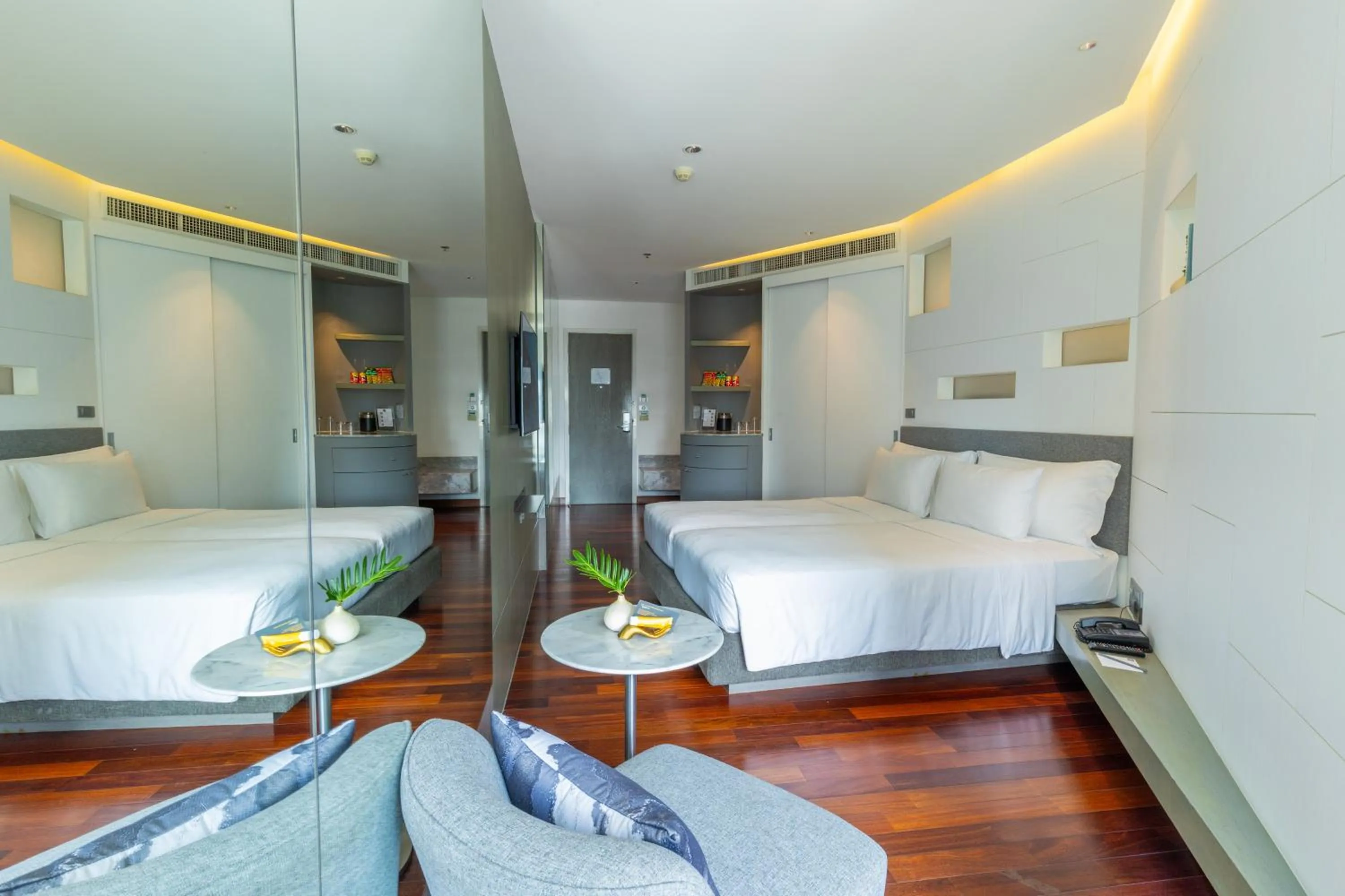 Photo of the whole room, Bed in LiT BANGKOK Hotel