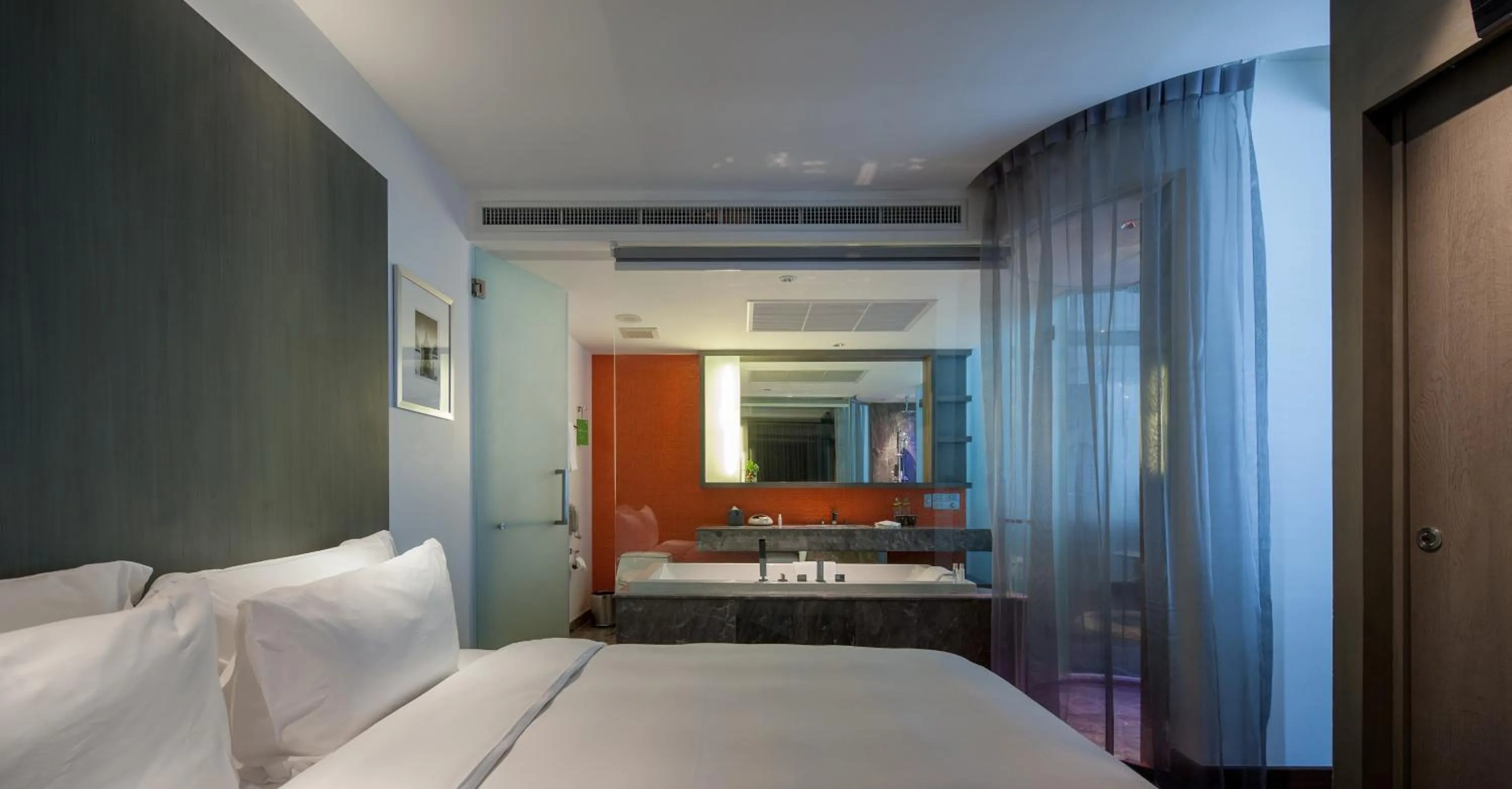 Bathroom, Bed in LiT BANGKOK Hotel