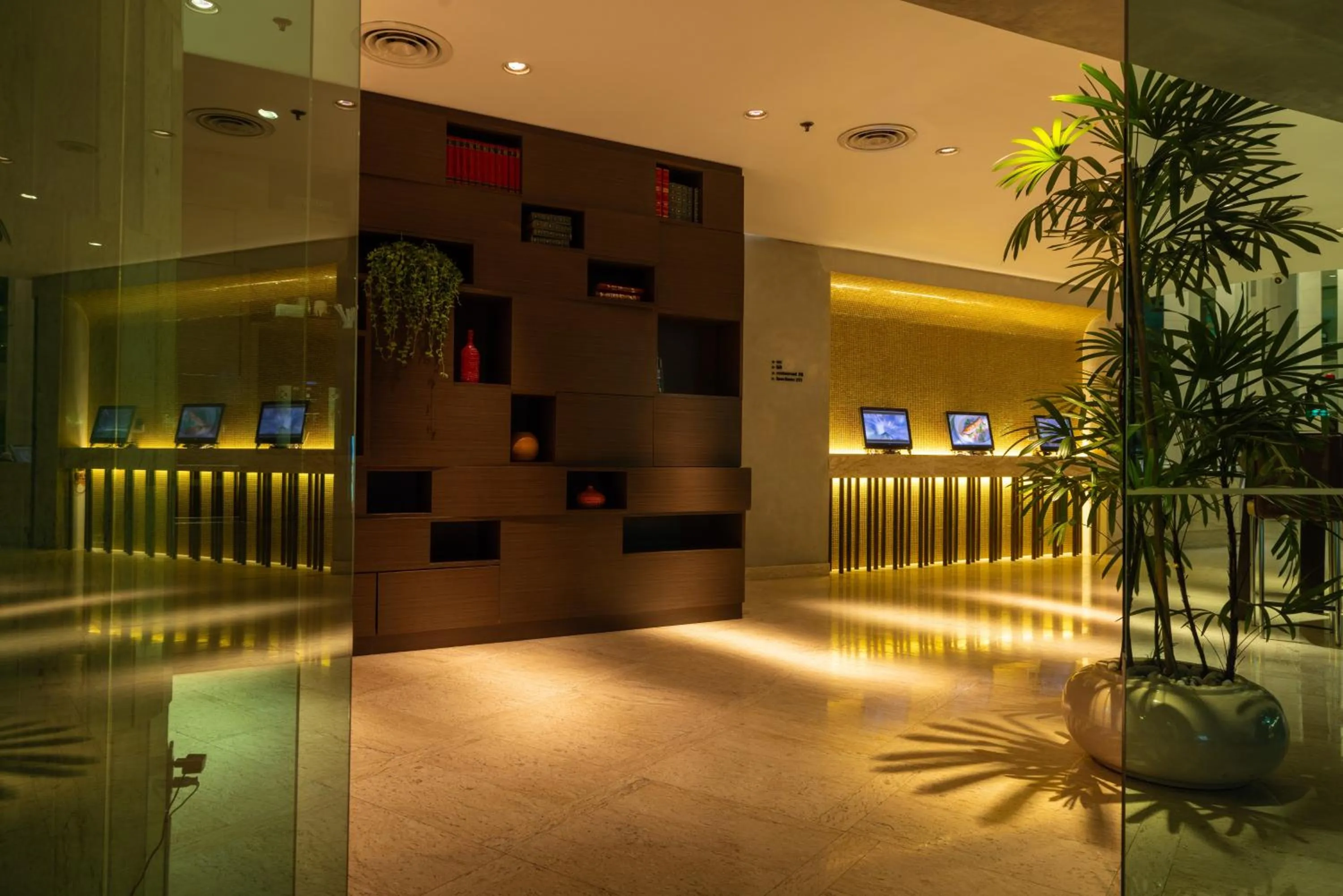 Lobby or reception in LiT BANGKOK Hotel