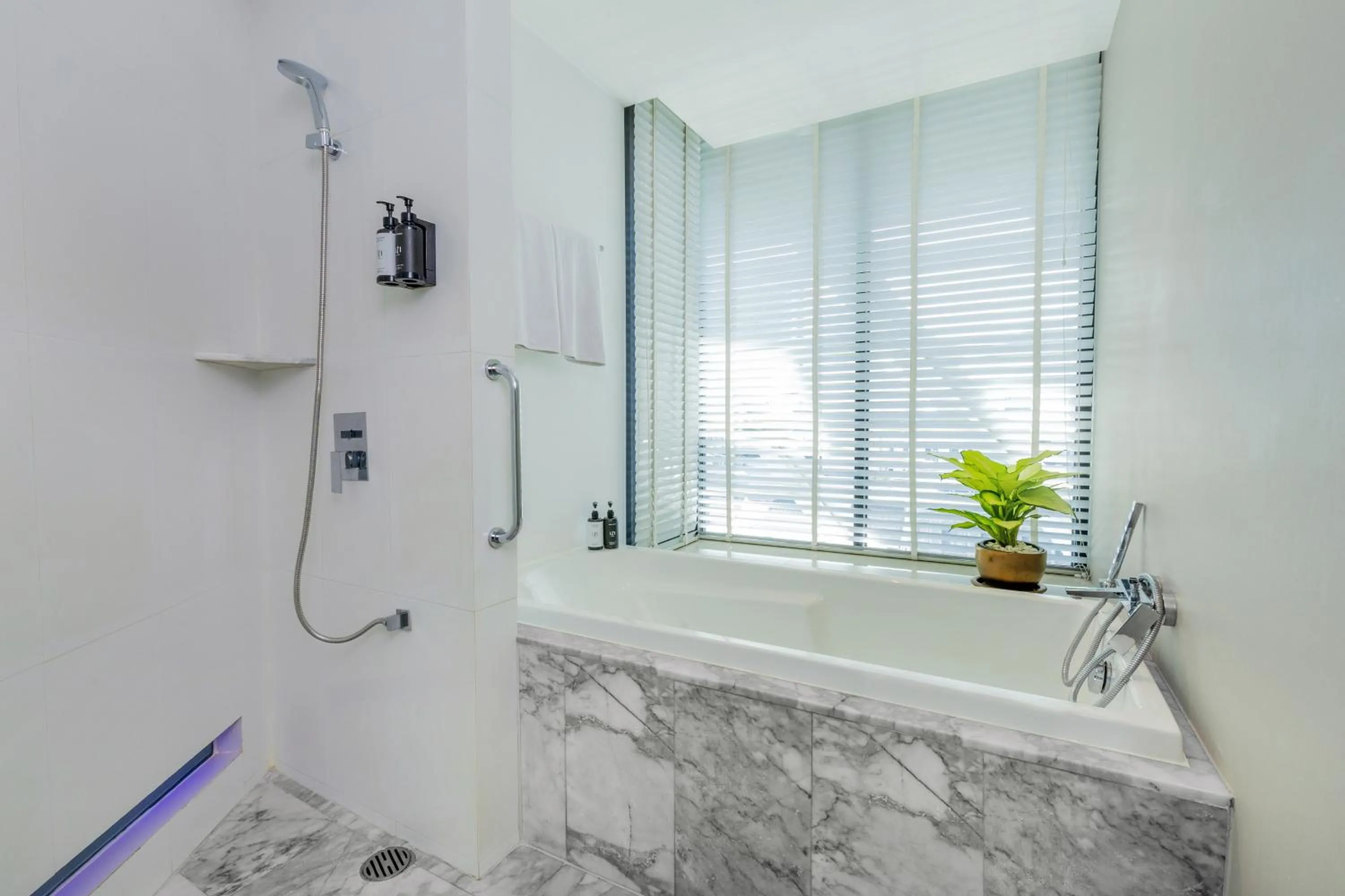 Shower in LiT BANGKOK Hotel