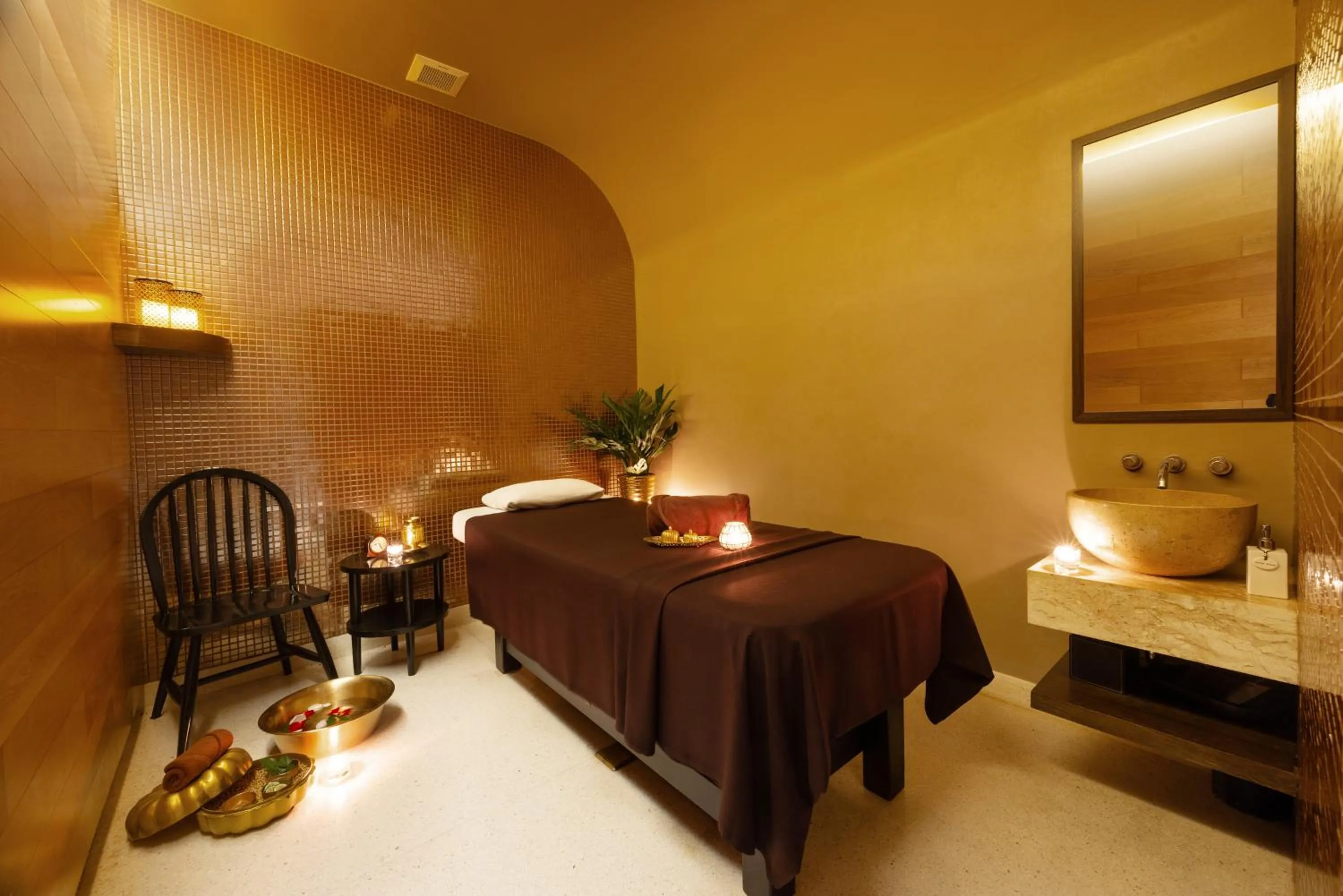 Massage, Bed in LiT BANGKOK Hotel