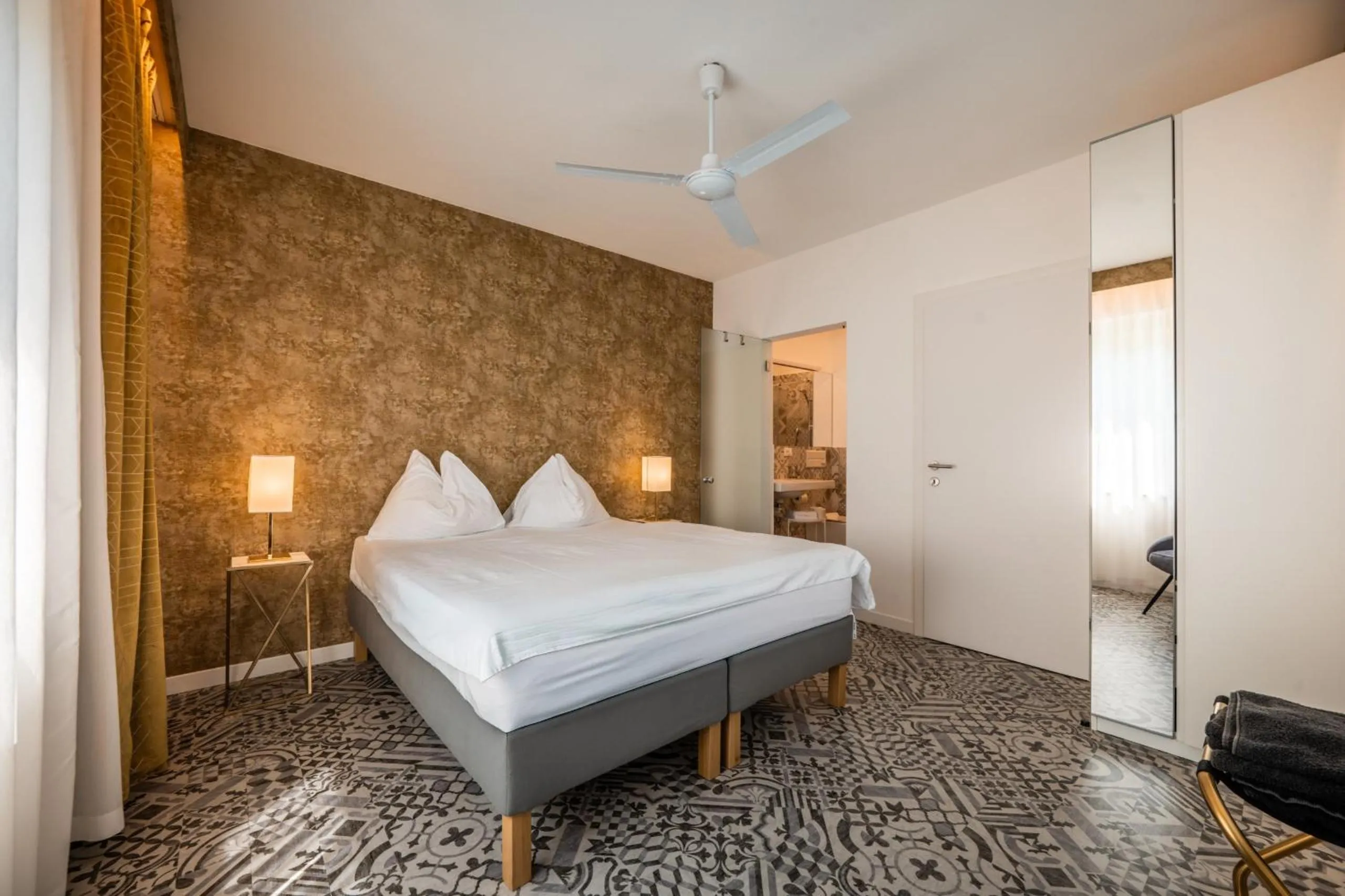 Bed in goldfinger + suites