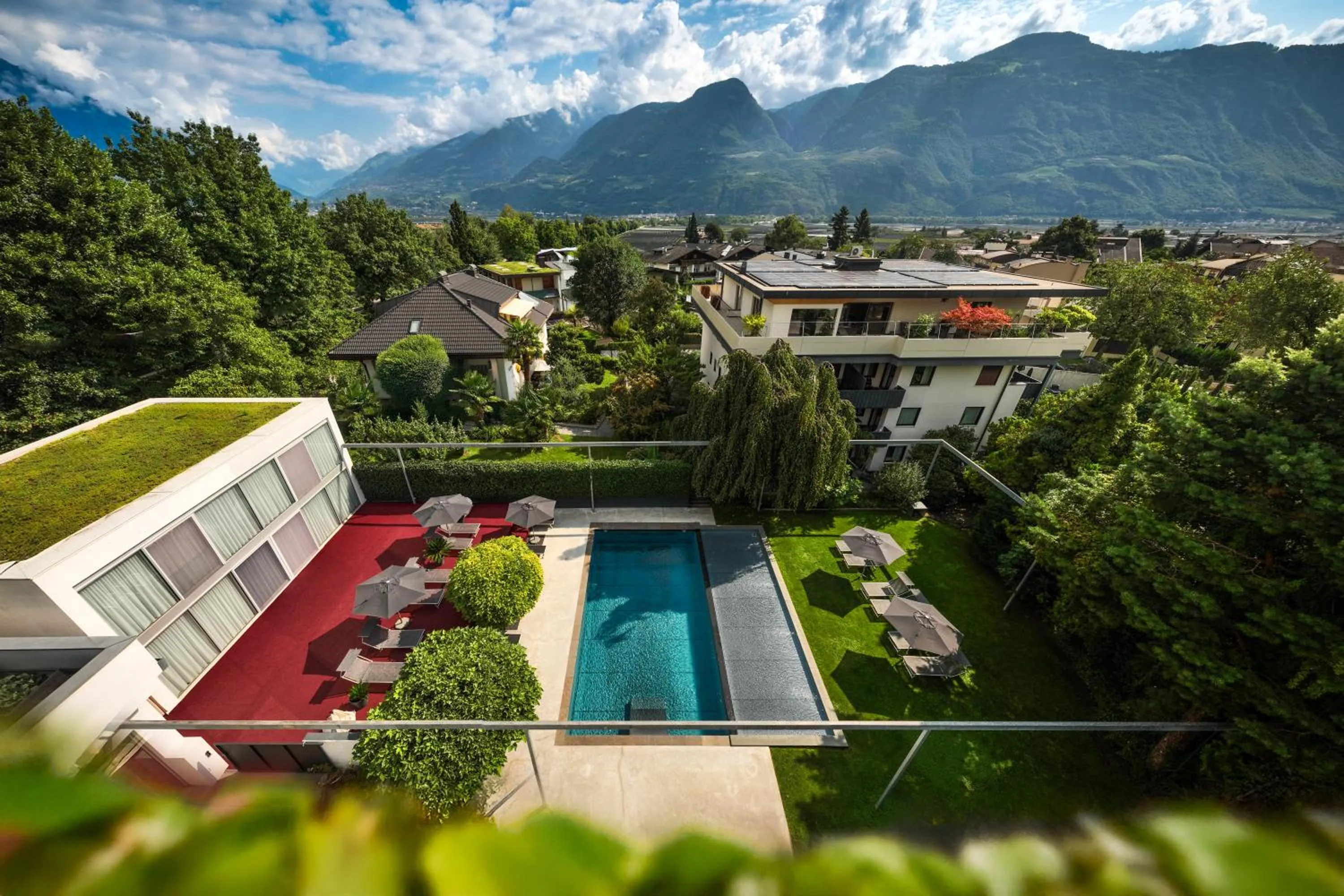 Property building in goldfinger + suites