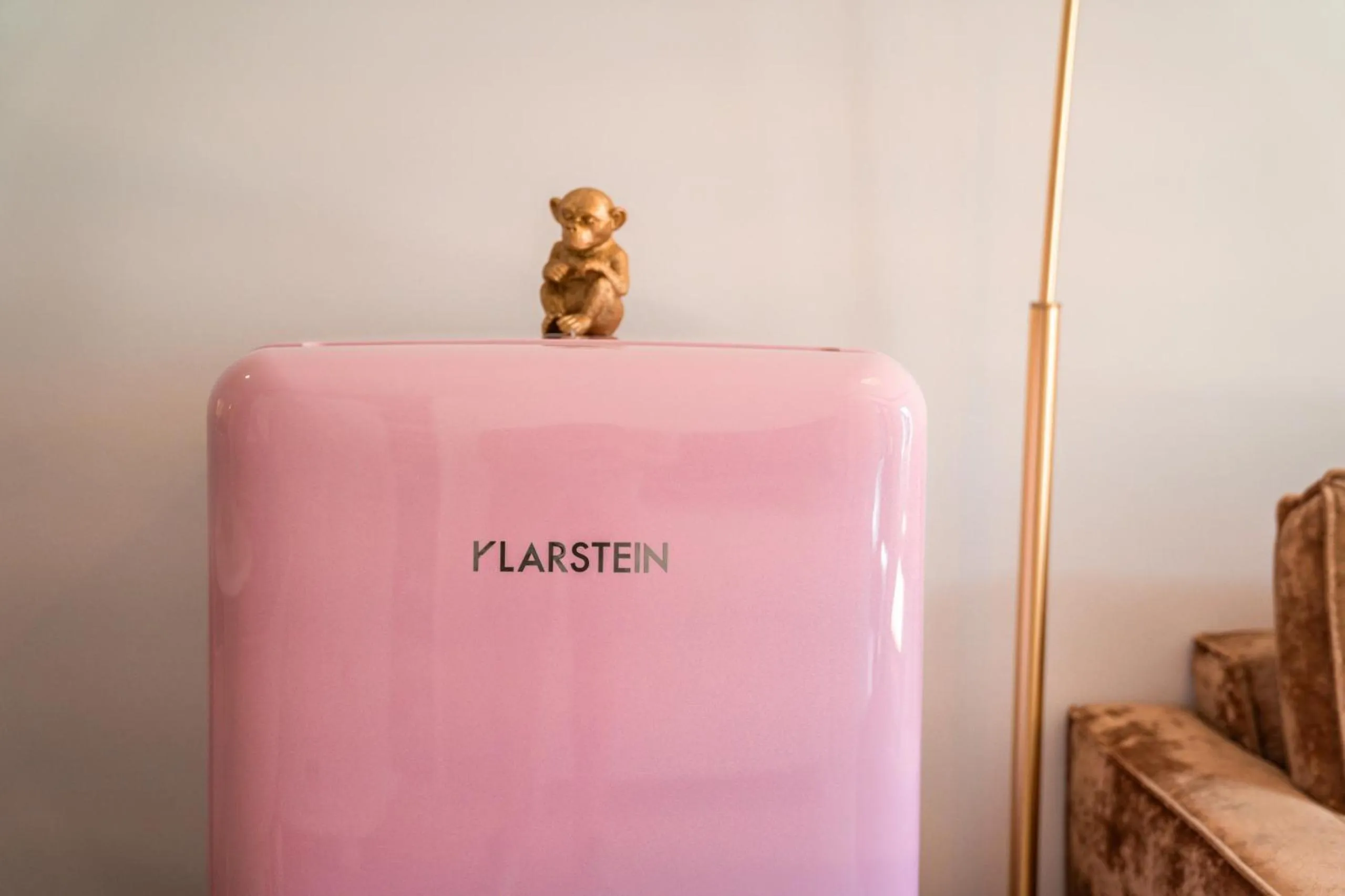 Text overlay in goldfinger + suites