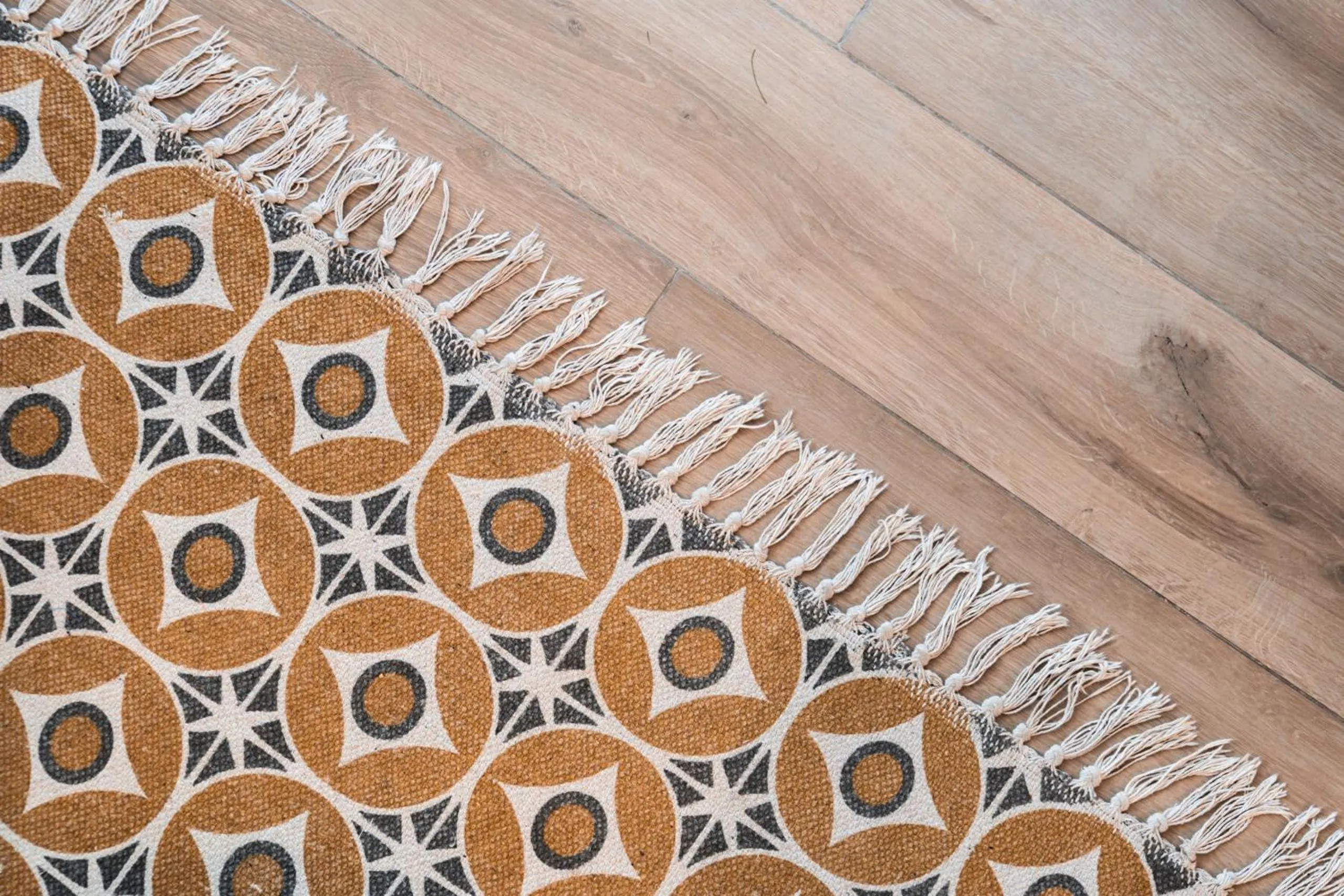 Decorative detail in goldfinger + suites