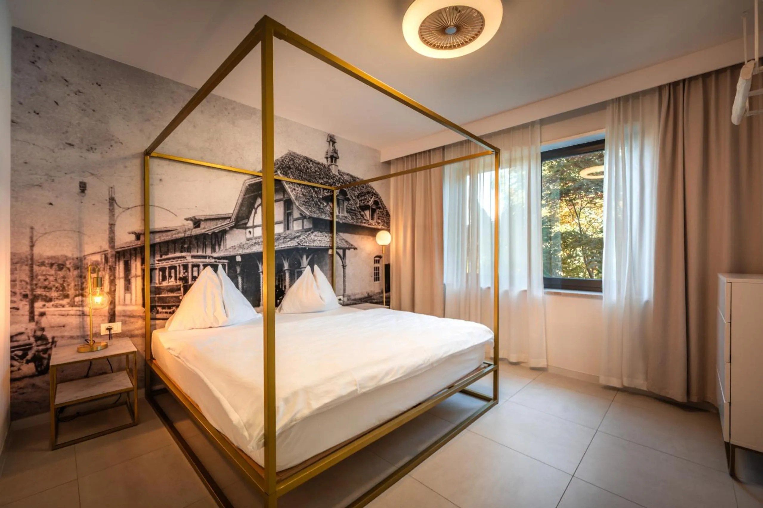 Bed in goldfinger + suites