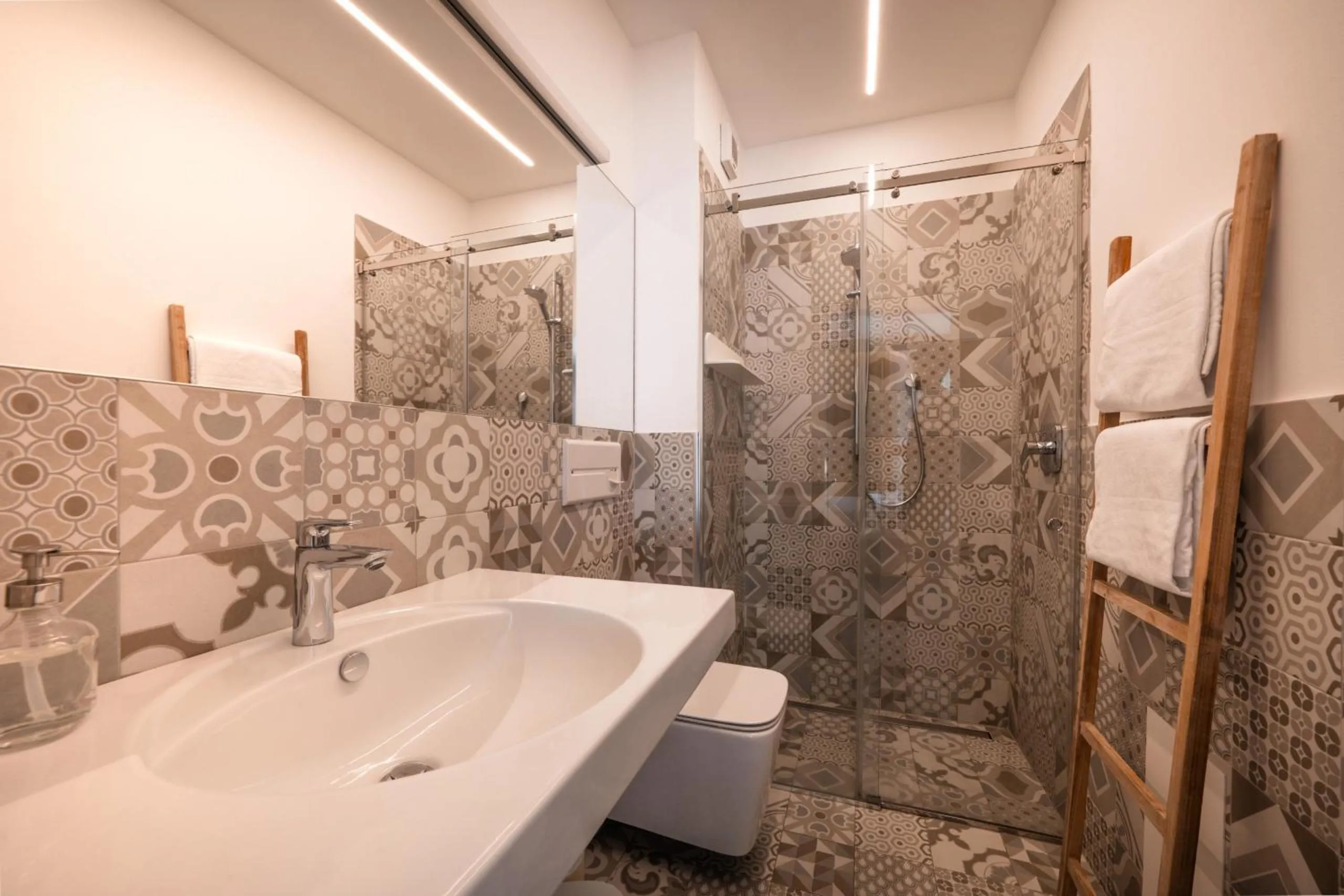 Shower in goldfinger + suites