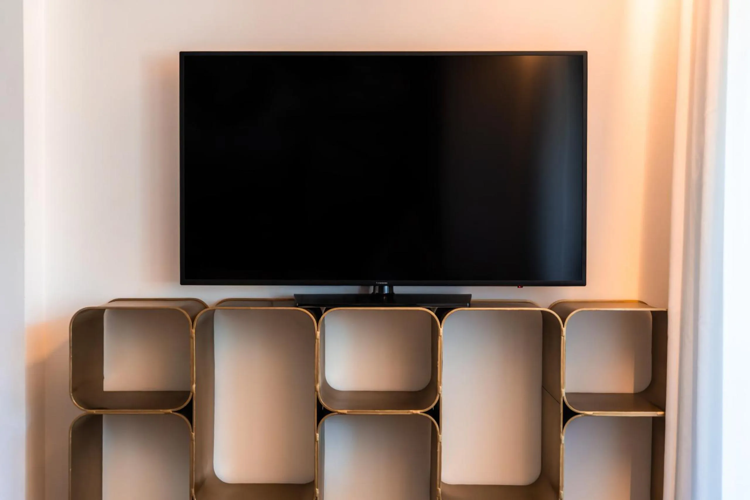 TV and multimedia in goldfinger + suites