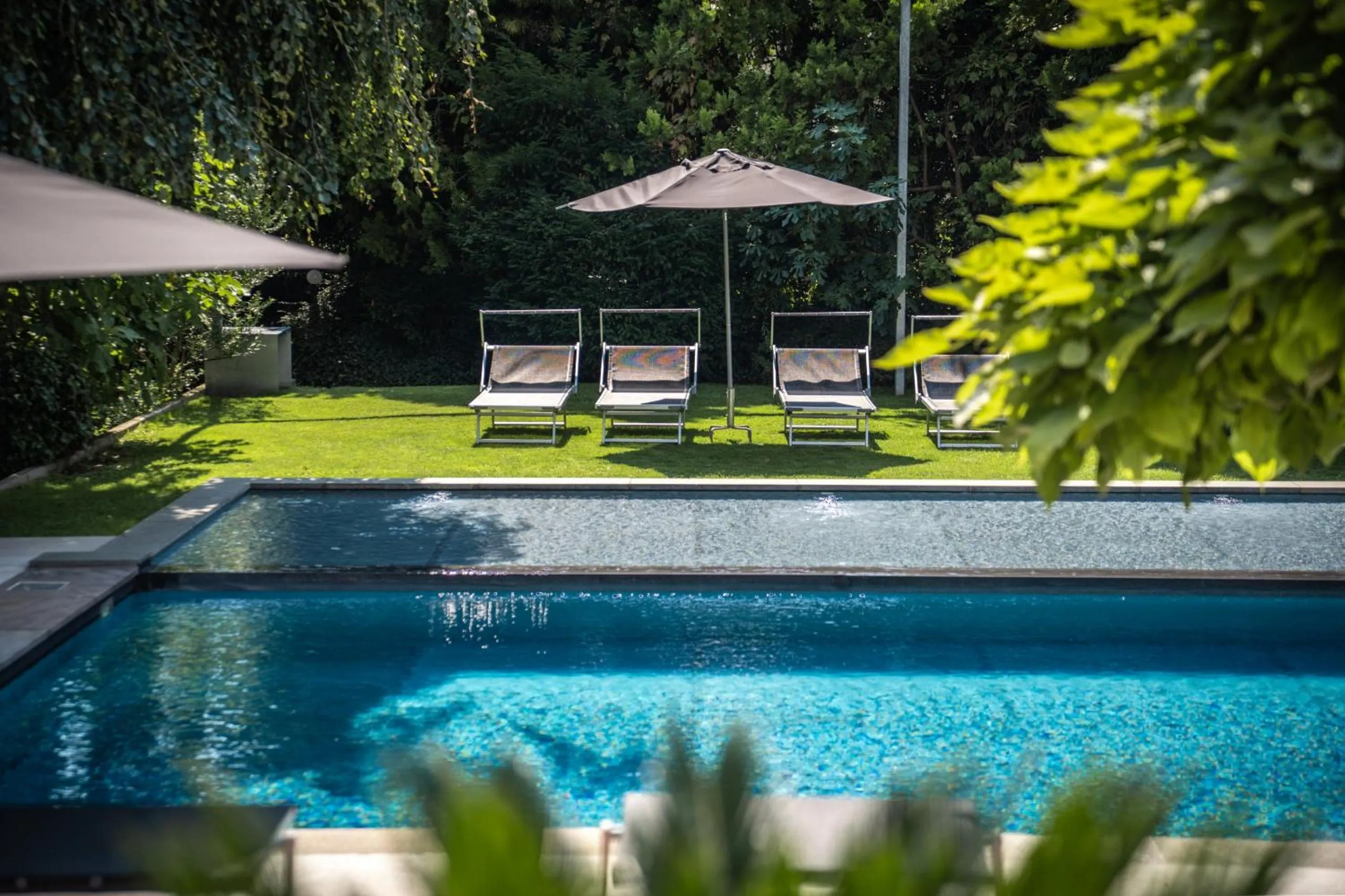 Garden in goldfinger + suites