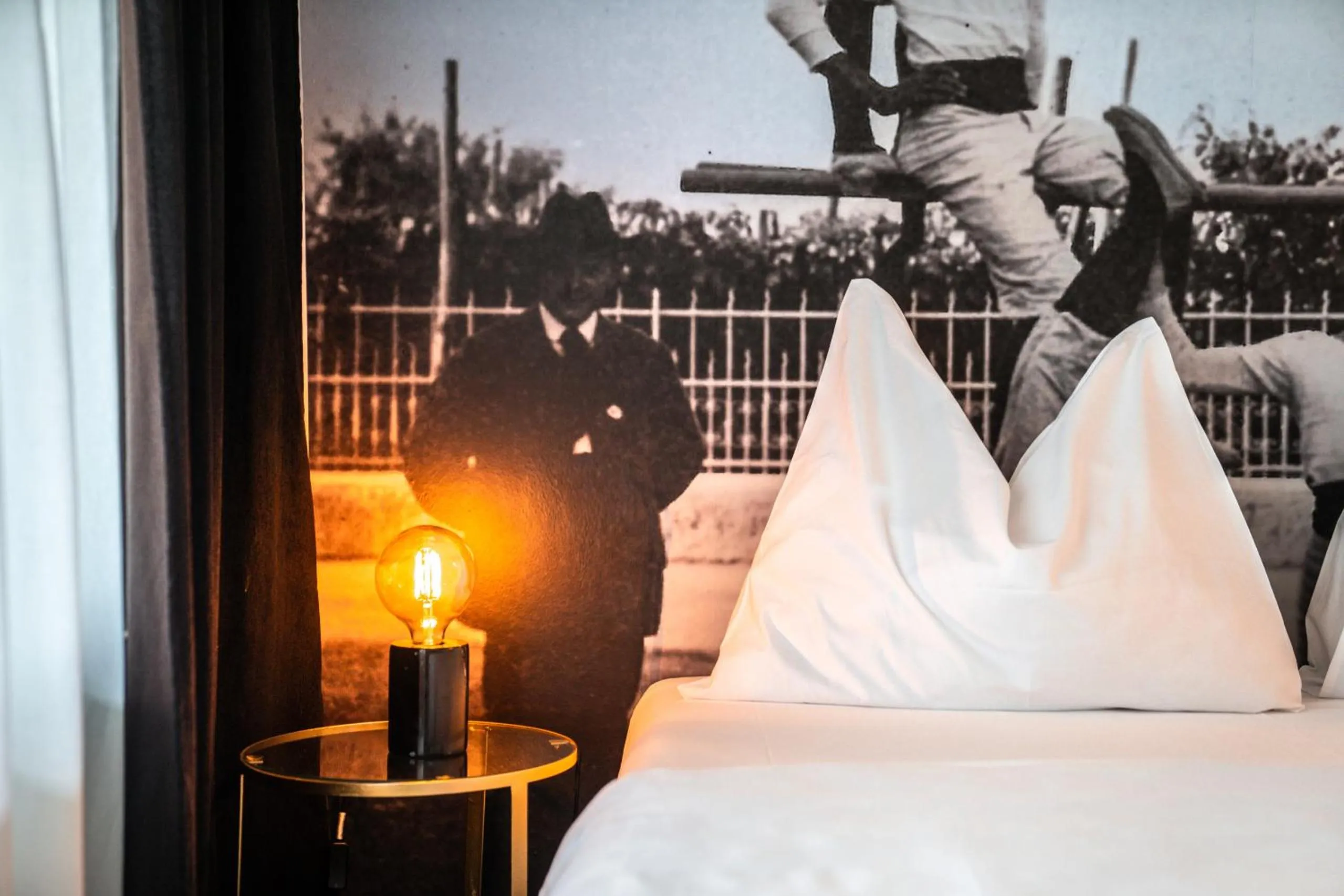 Bed in goldfinger + suites