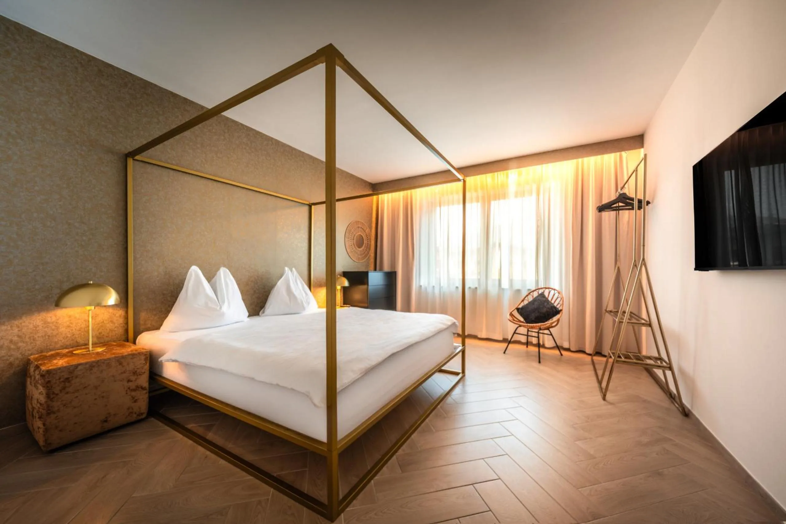 Bed in goldfinger + suites