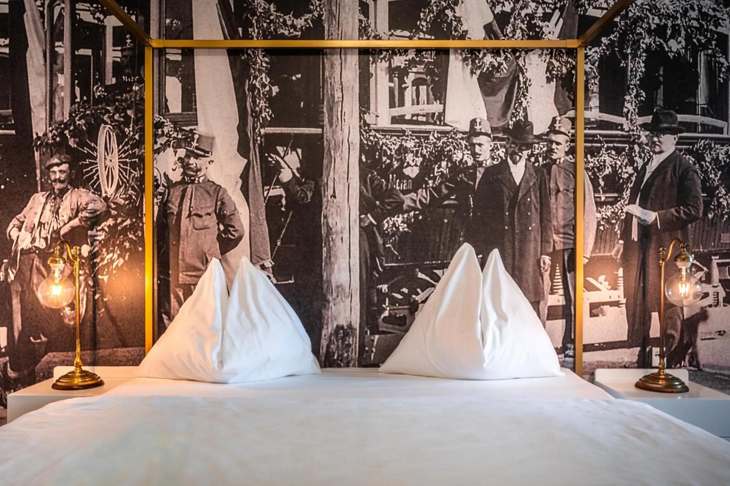 Bed in goldfinger + suites