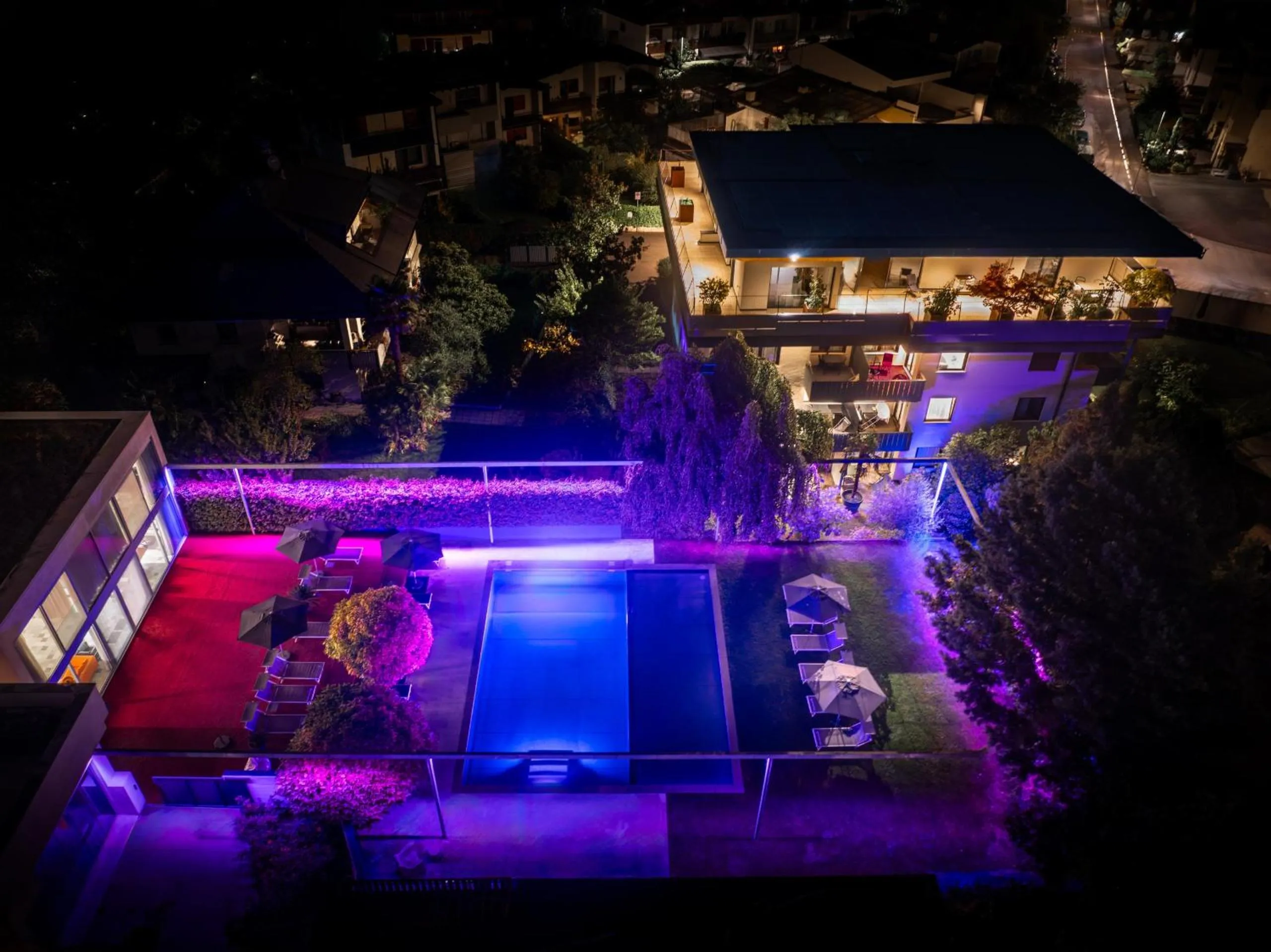 Night in goldfinger + suites