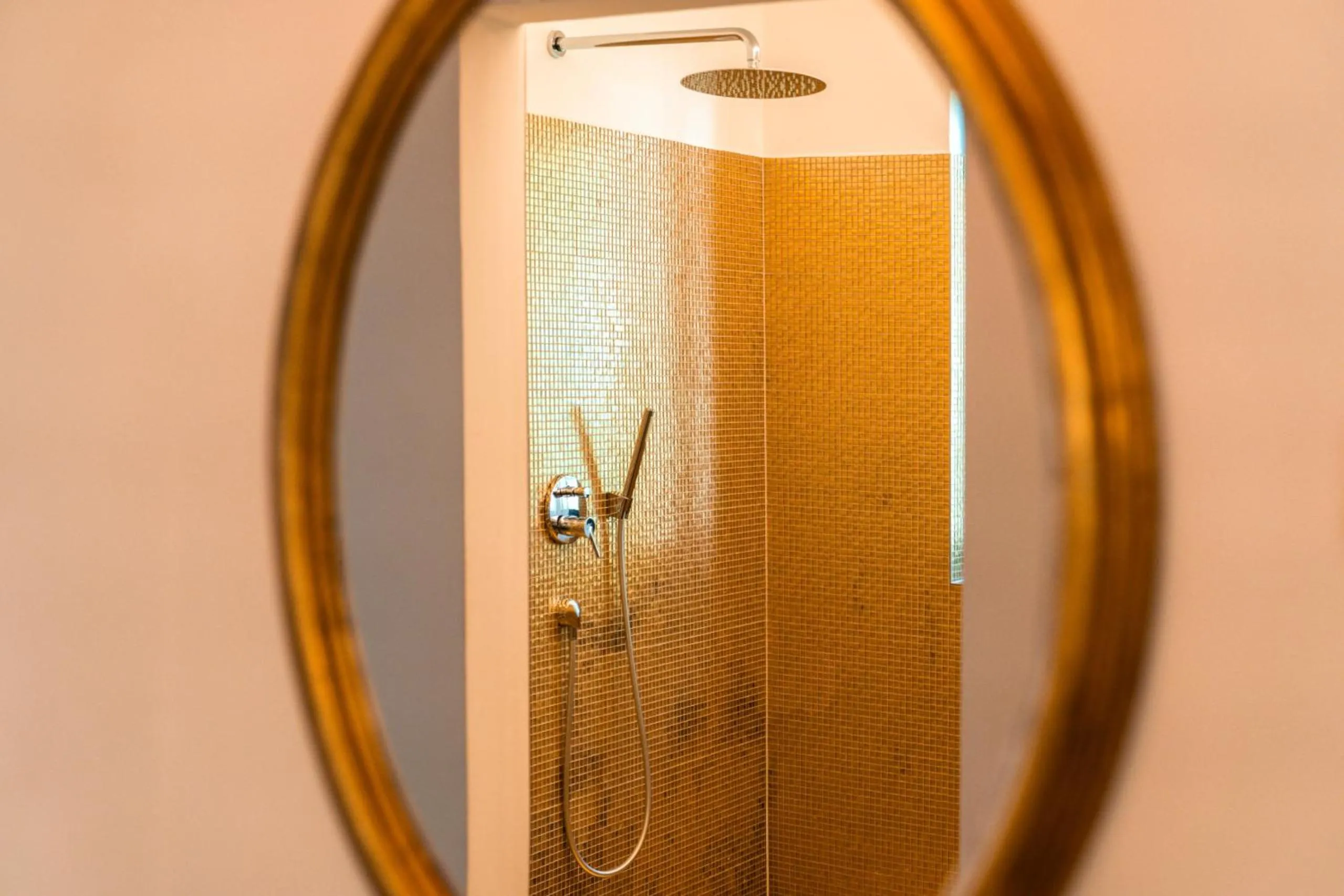 Shower in goldfinger + suites