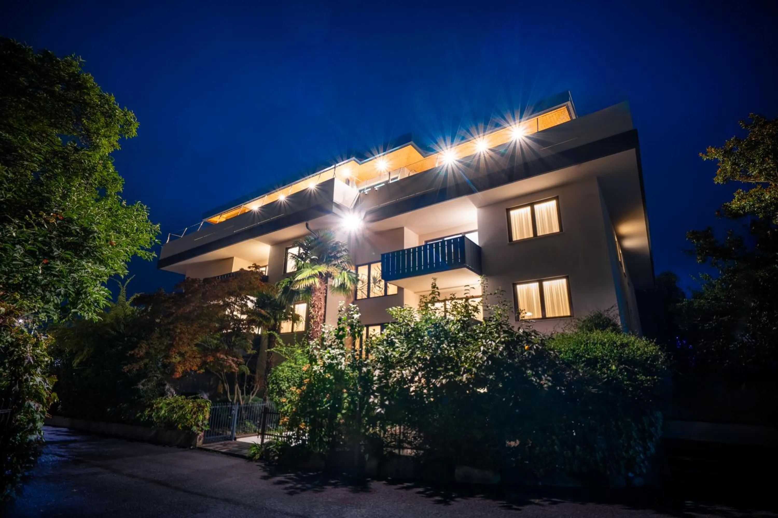 Property building in goldfinger + suites