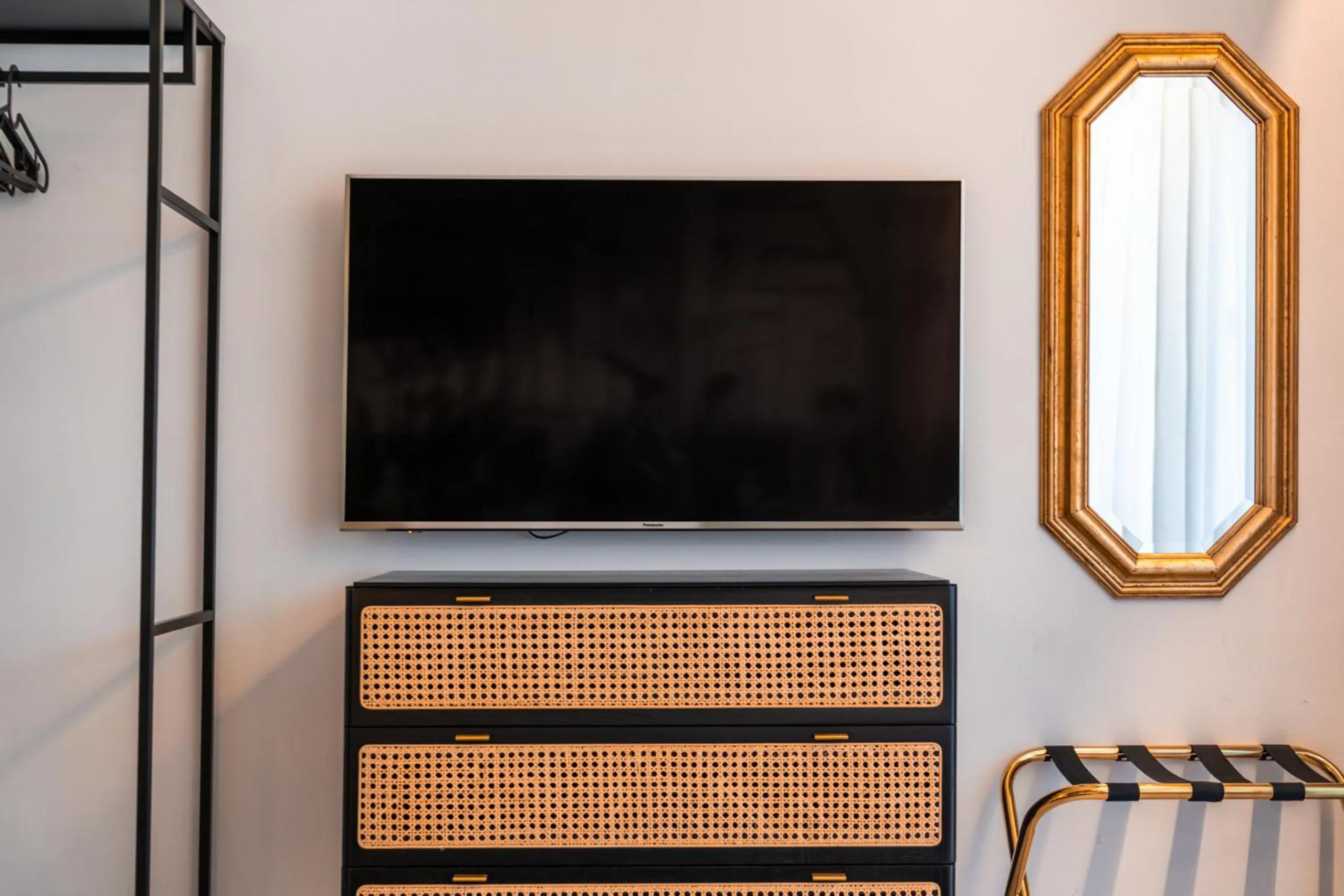 TV and multimedia in goldfinger + suites