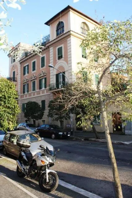 Property building in Tra Gianicolo e Trastevere