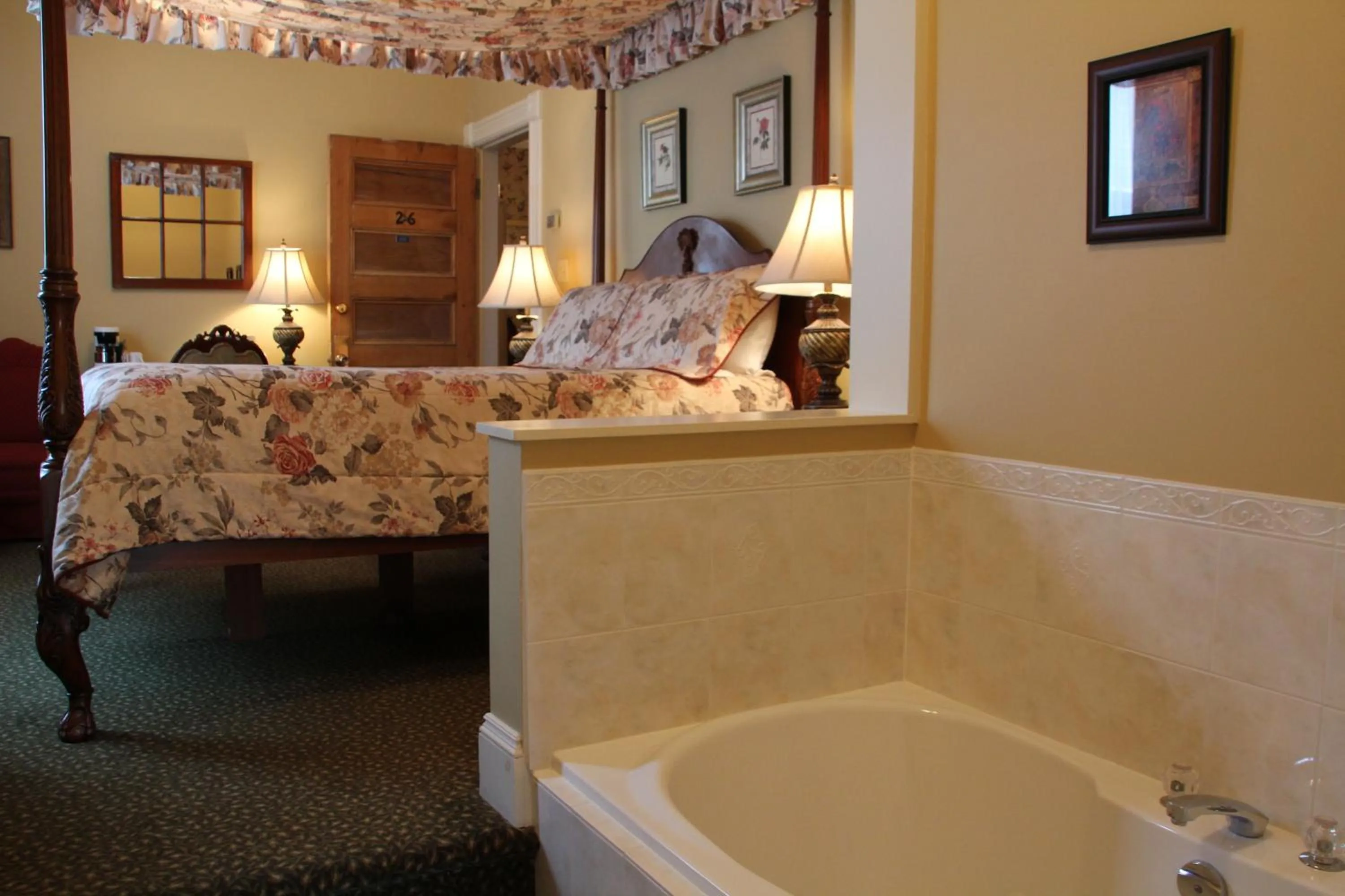 Bed in Dundee Arms Inn