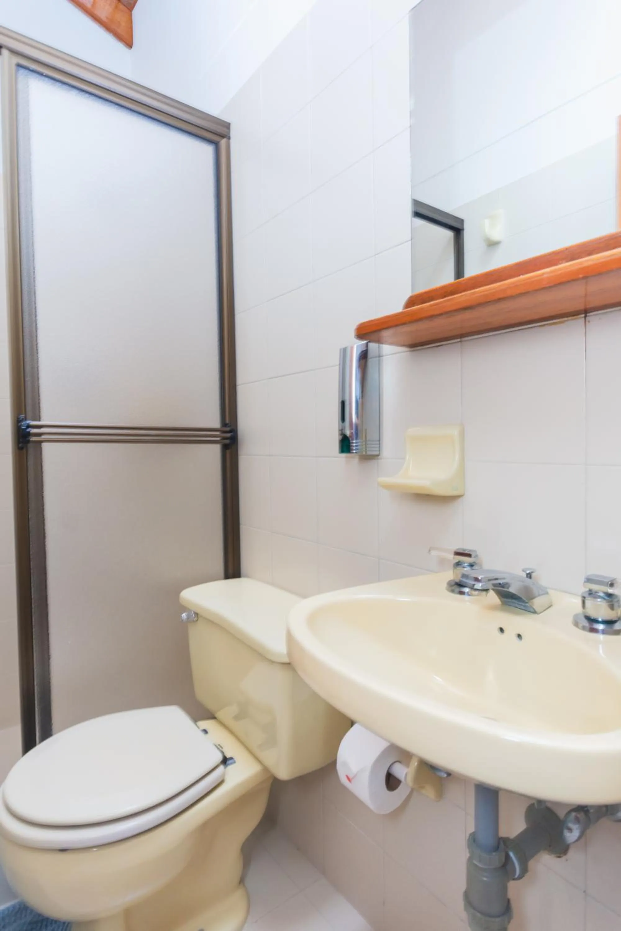 Toilet in Hotel Guatatur