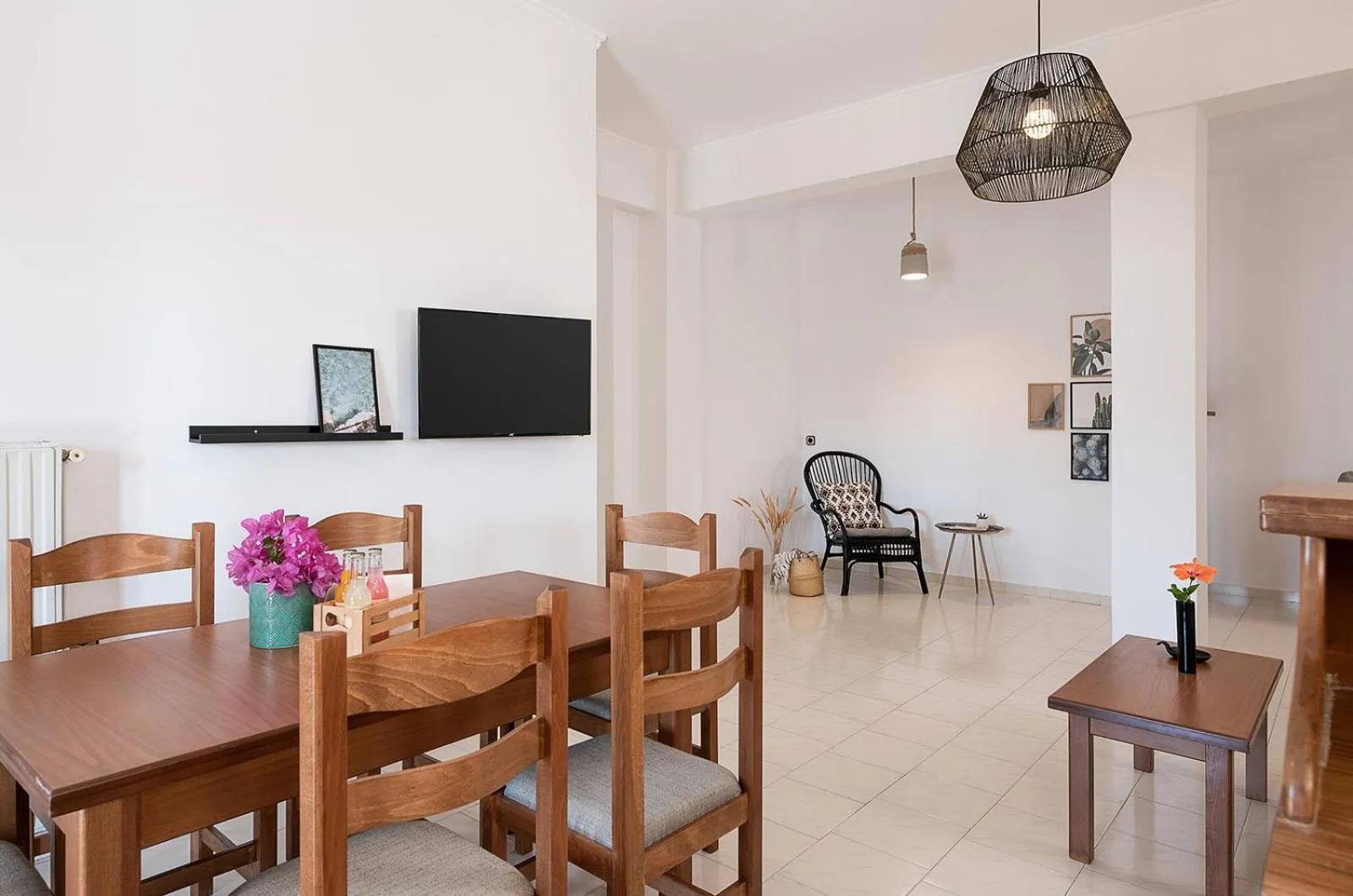 TV and multimedia in Artemis Apartments