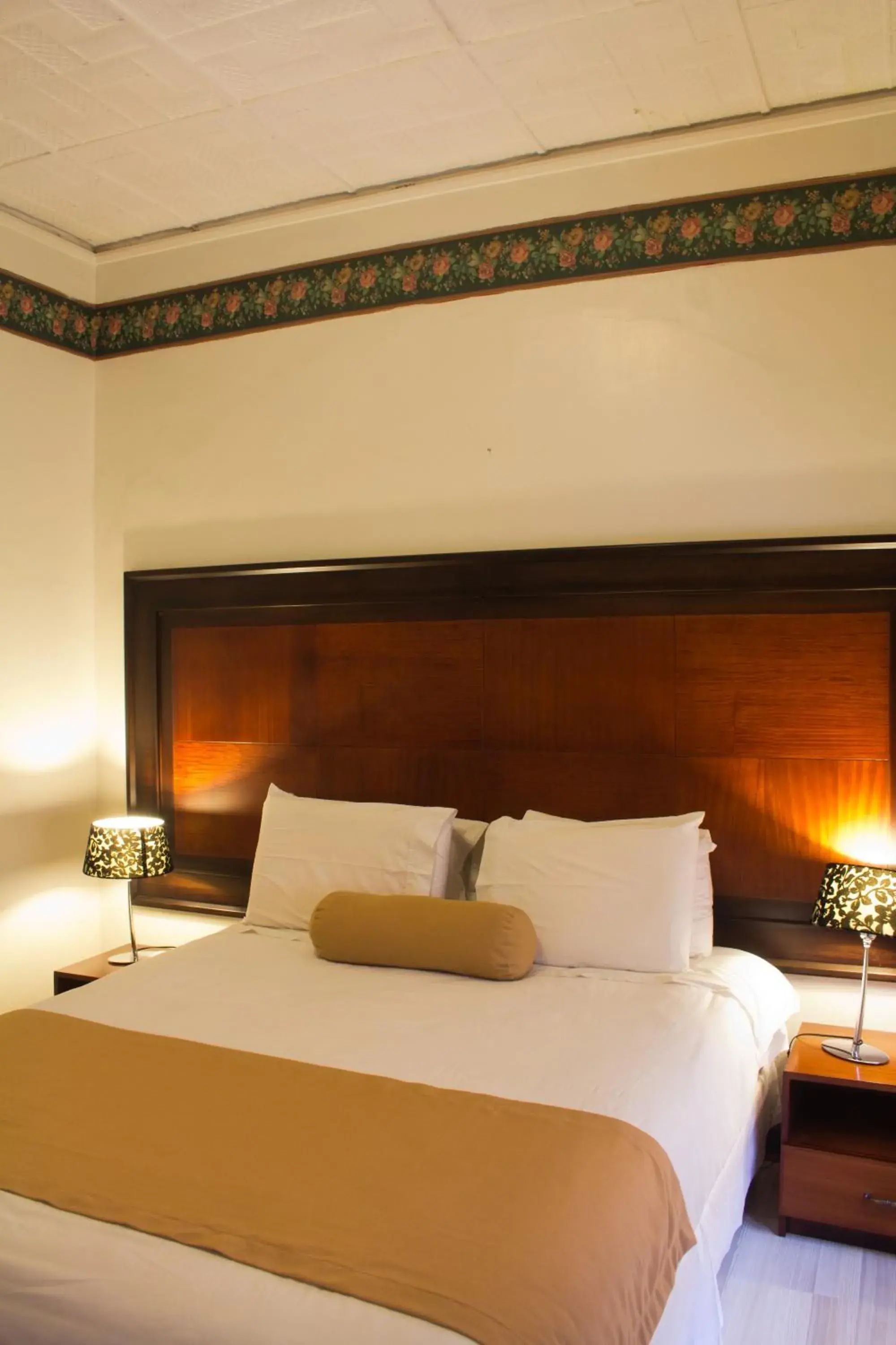 Budget Single Room in Hotel Cuenca Budget Single Room in Hotel Cuenca