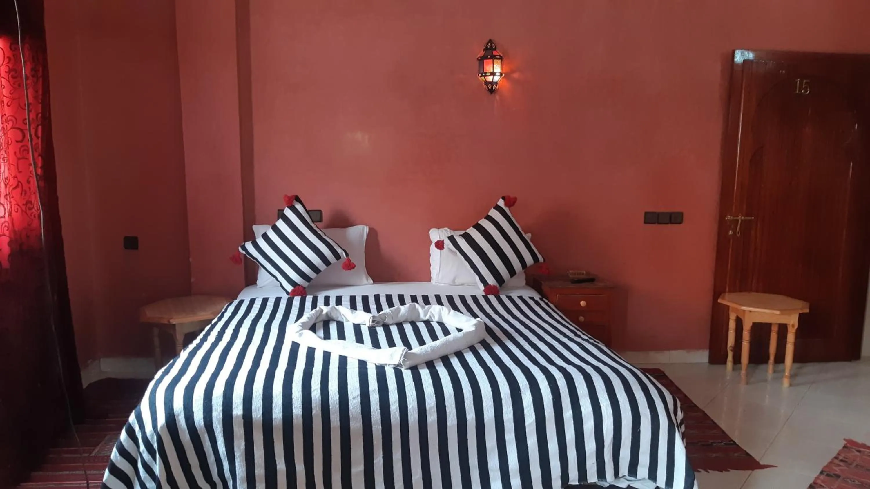 Bed in Hôtel Restaurant Dar Al Madina