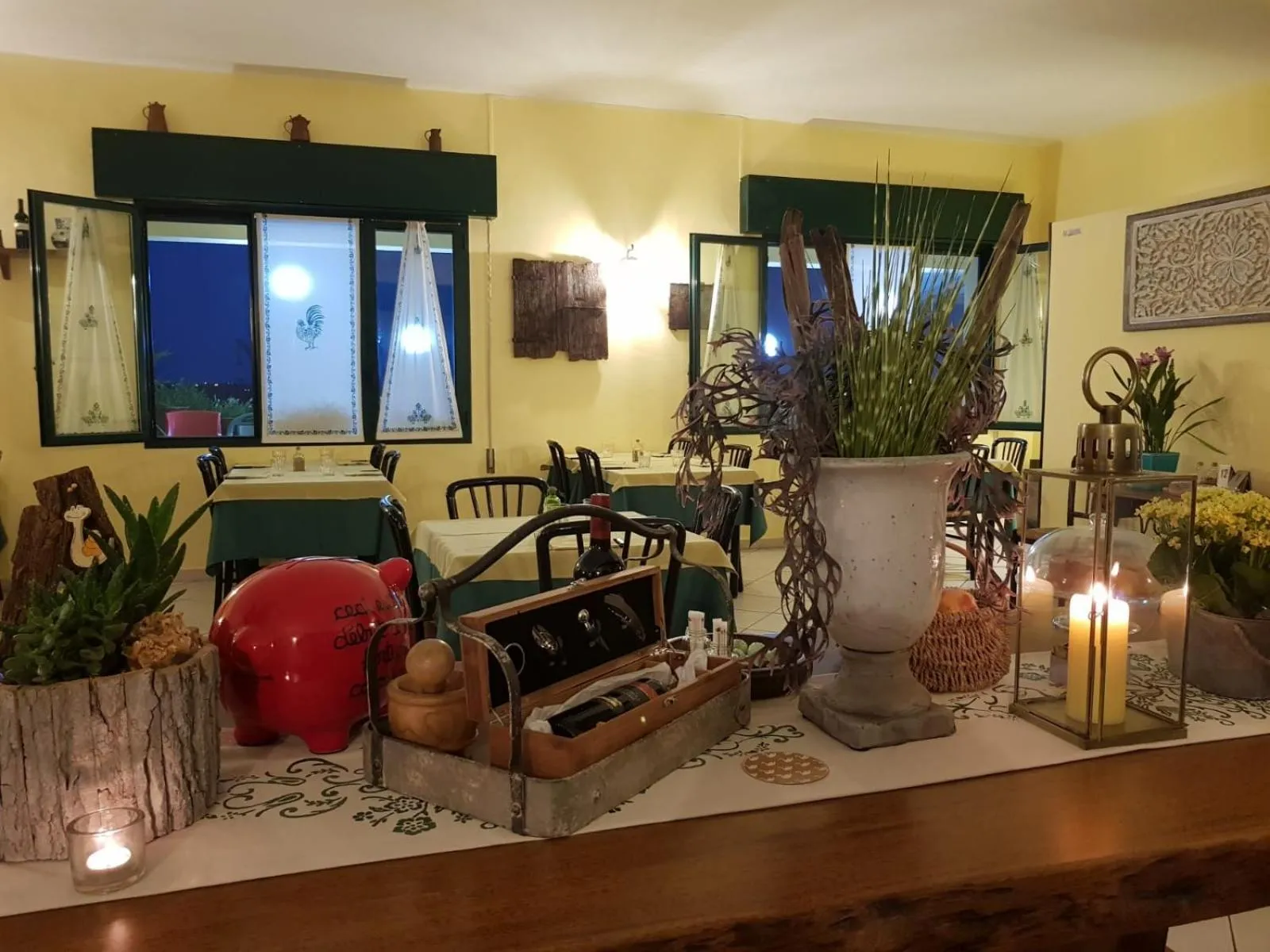 Restaurant/places to eat in Hotel la candela